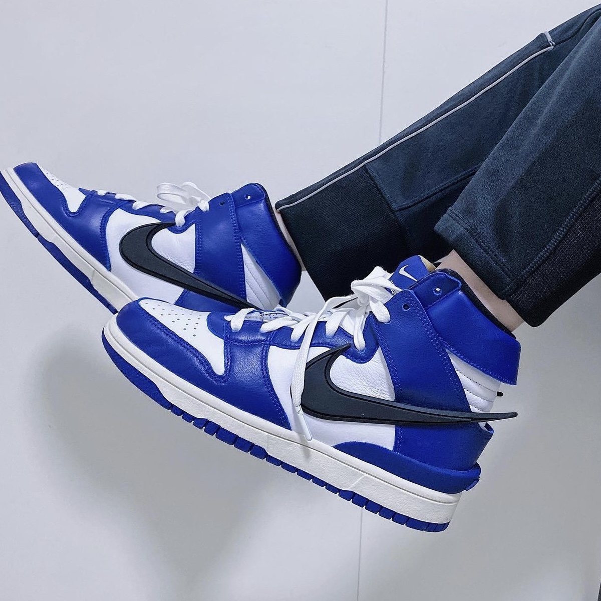 Nike x Ambush Dunk High Deep Royal Blue 착용 스타일 - 1