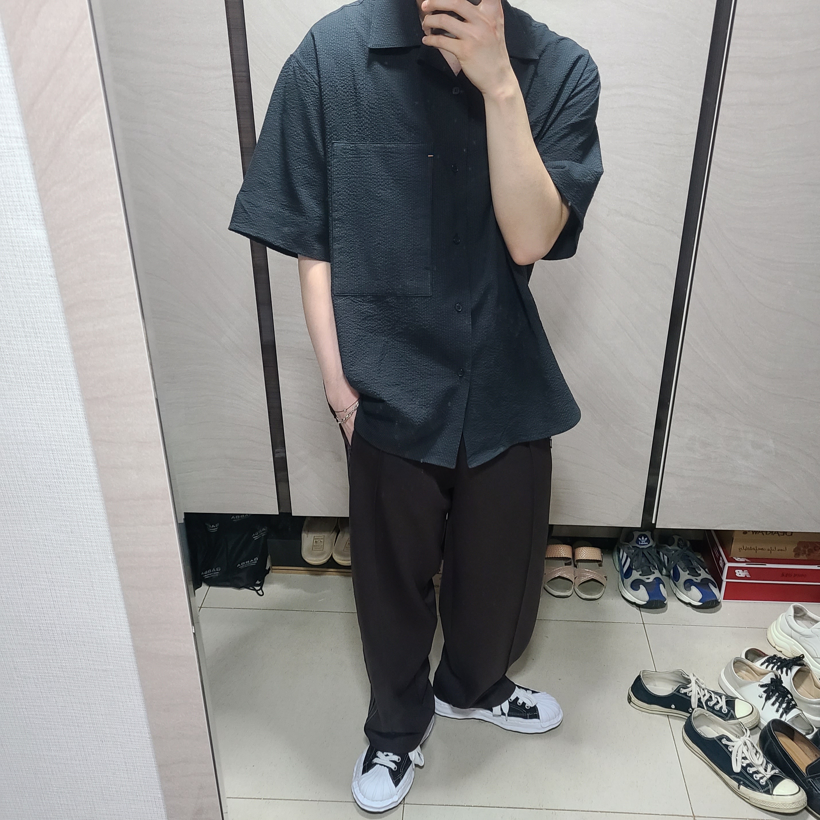 Maison Mihara Yasuhiro Blakey OG Sole Canvas Low-top Sneakers Black 착용 스타일 - 3