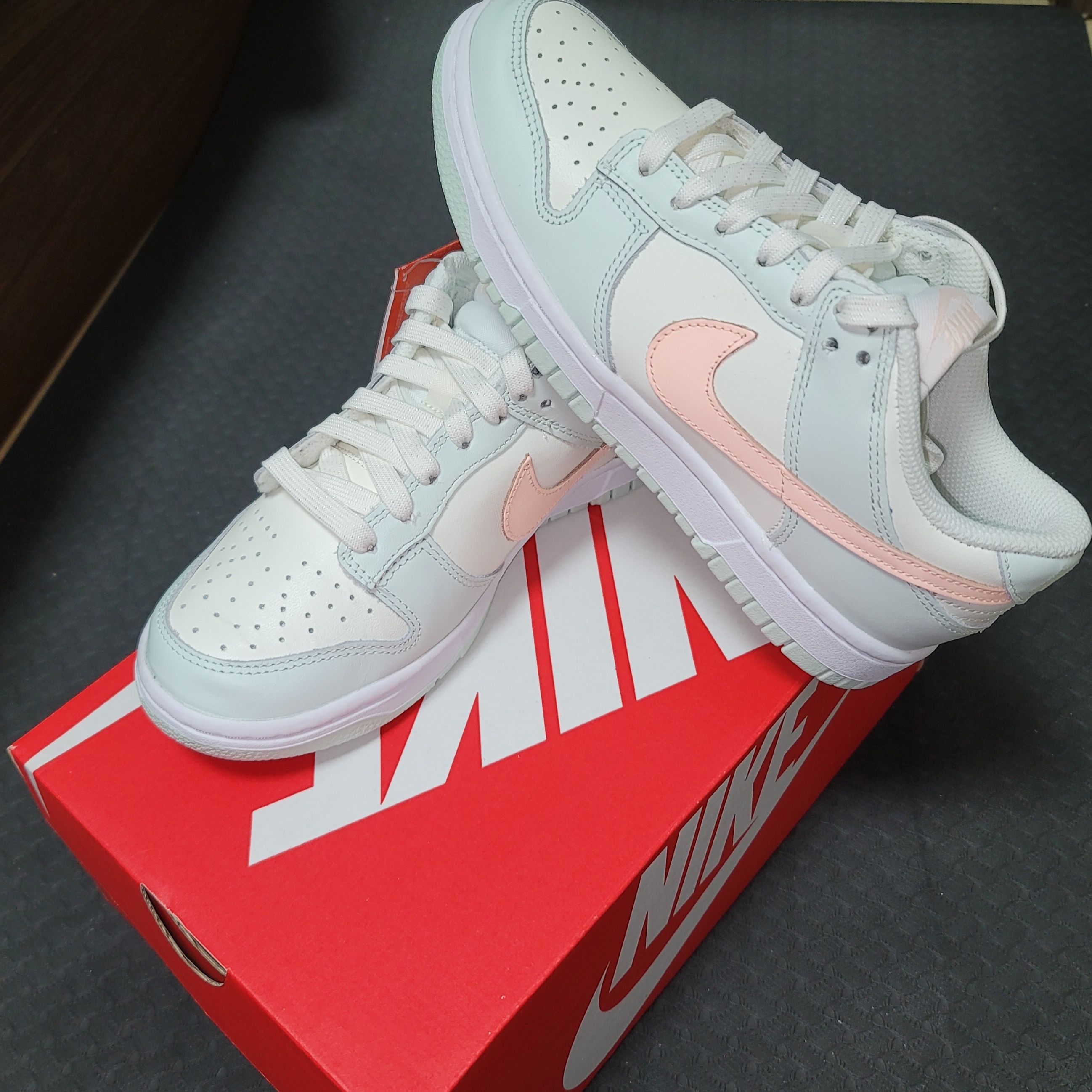 (W) Nike Dunk Low Barely Green 착용 스타일 - 1