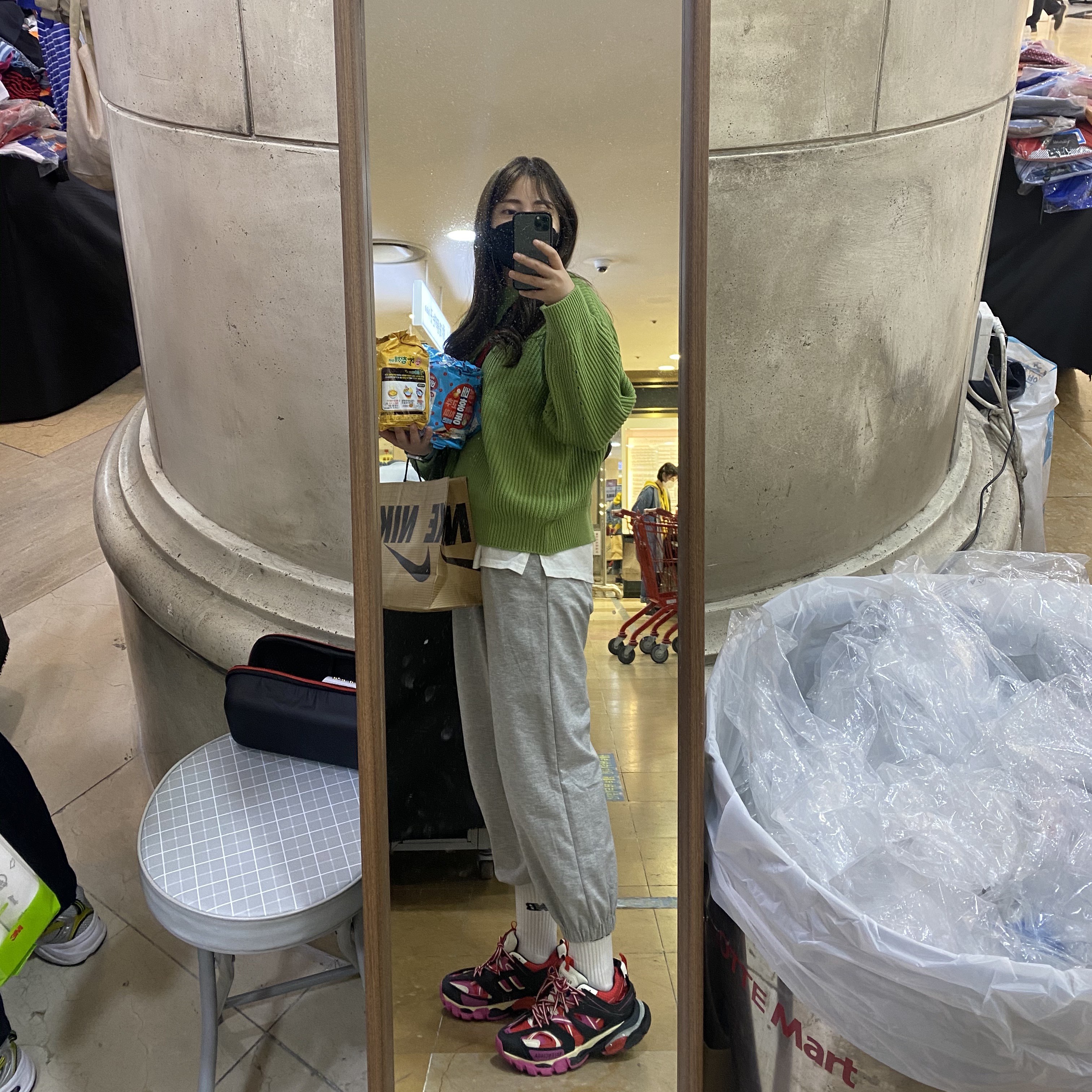 Balenciaga Track Sneakers Grey White 2019 착용 스타일