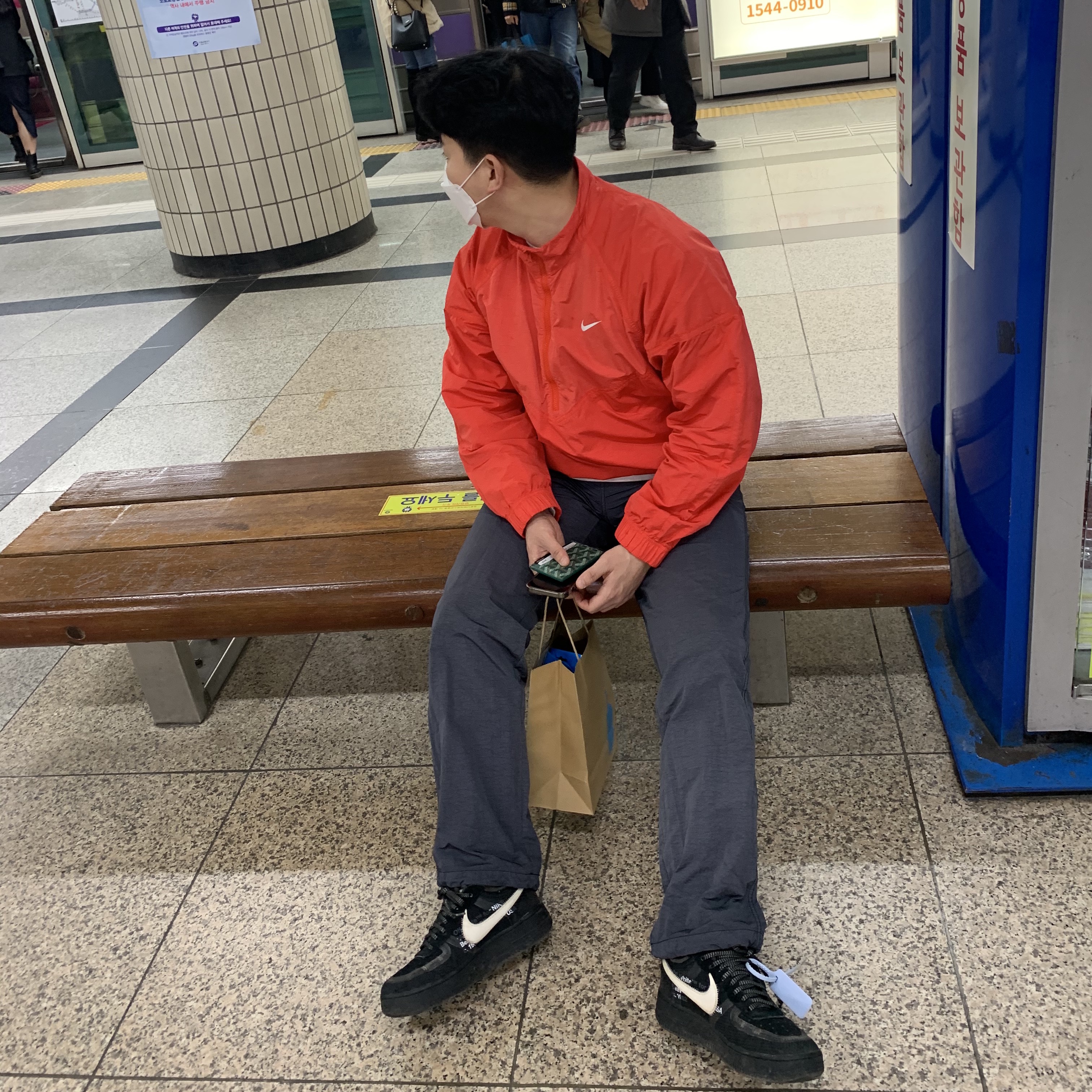 Nike x Stussy Windrunner Jacket Habanero Red, Nike x Stussy Beach Pants Off Noir 착용 스타일