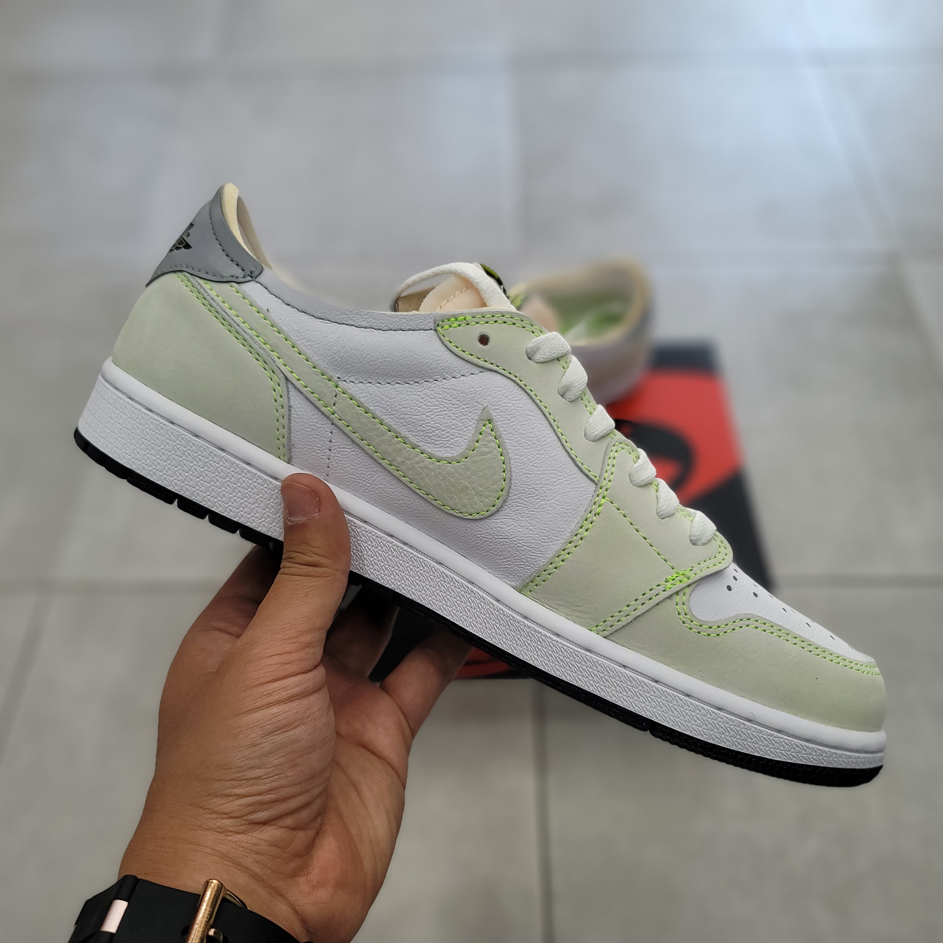 Jordan 1 Low OG Ghost Green 착용 스타일 - 3