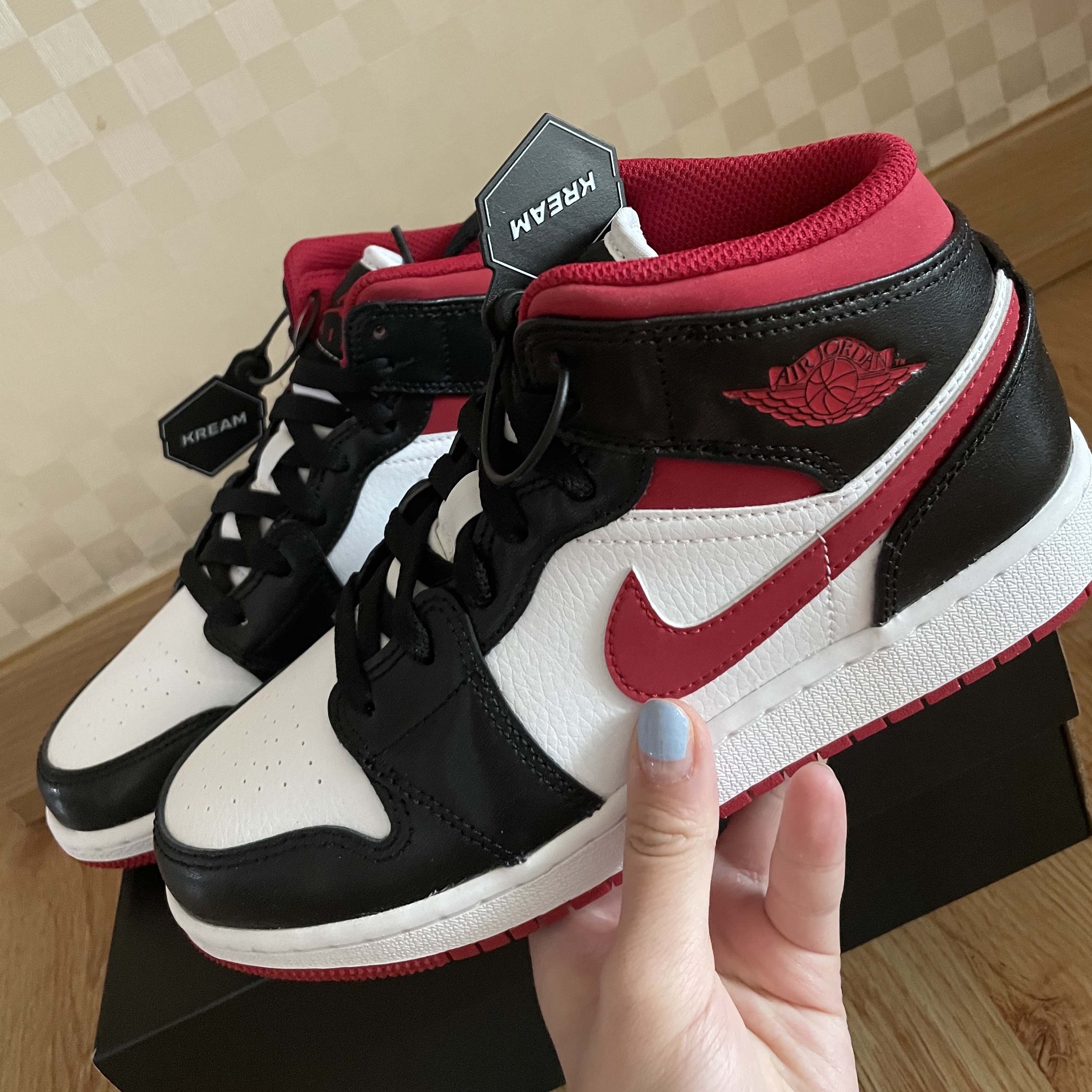 (GS) Jordan 1 Mid Gym Red Black White 착용 스타일