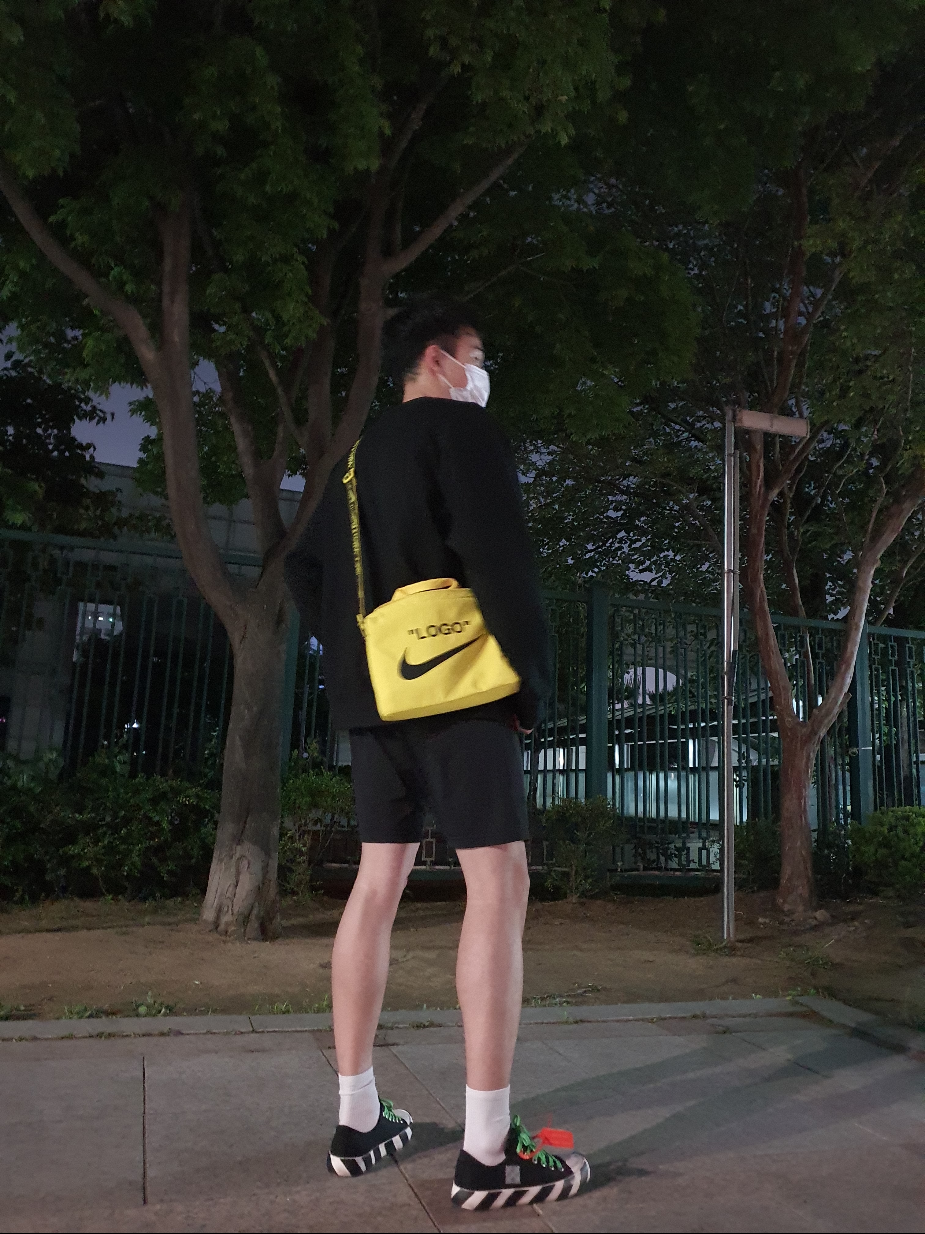 (W) Nike x Off-White Utility Vest Opti Yellow 착용 스타일