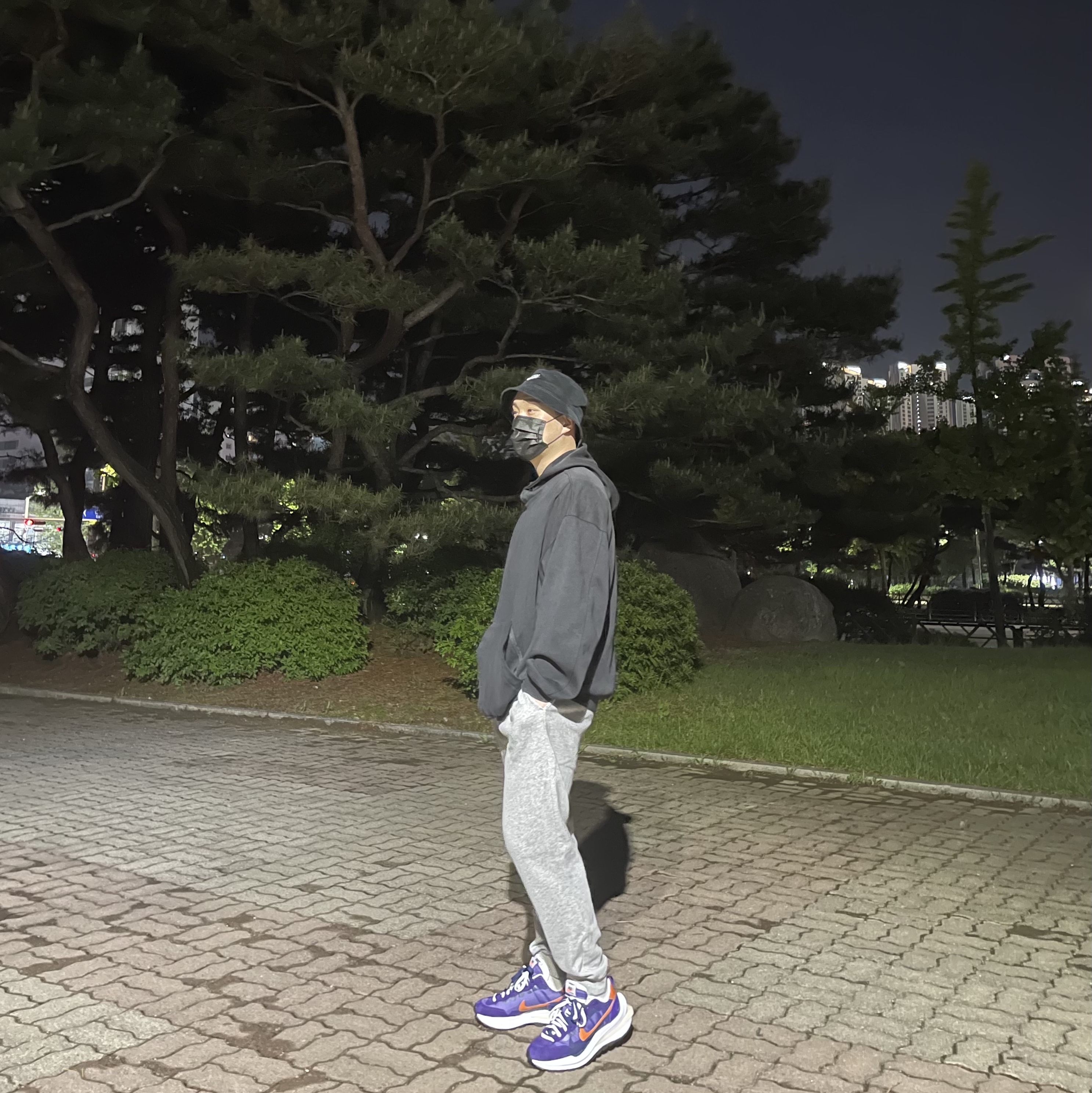 Nike x Sacai VaporWaffle Dark Iris, Nike Futura Corduroy Bucket Black 착용 스타일