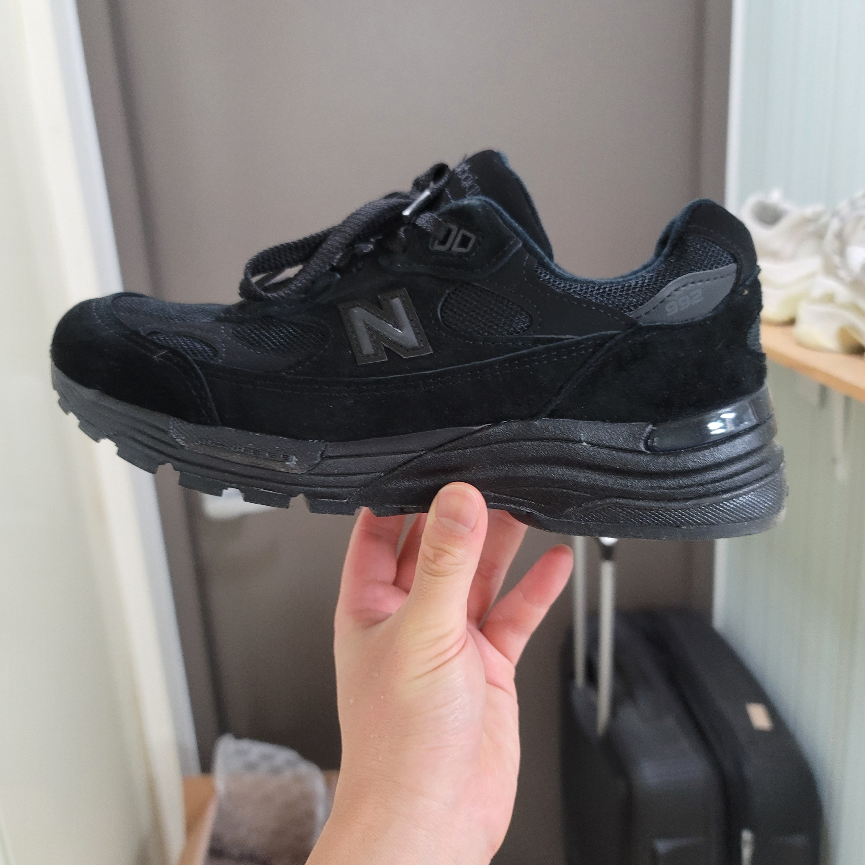 New Balance 992 Made in USA Triple Black 착용 스타일