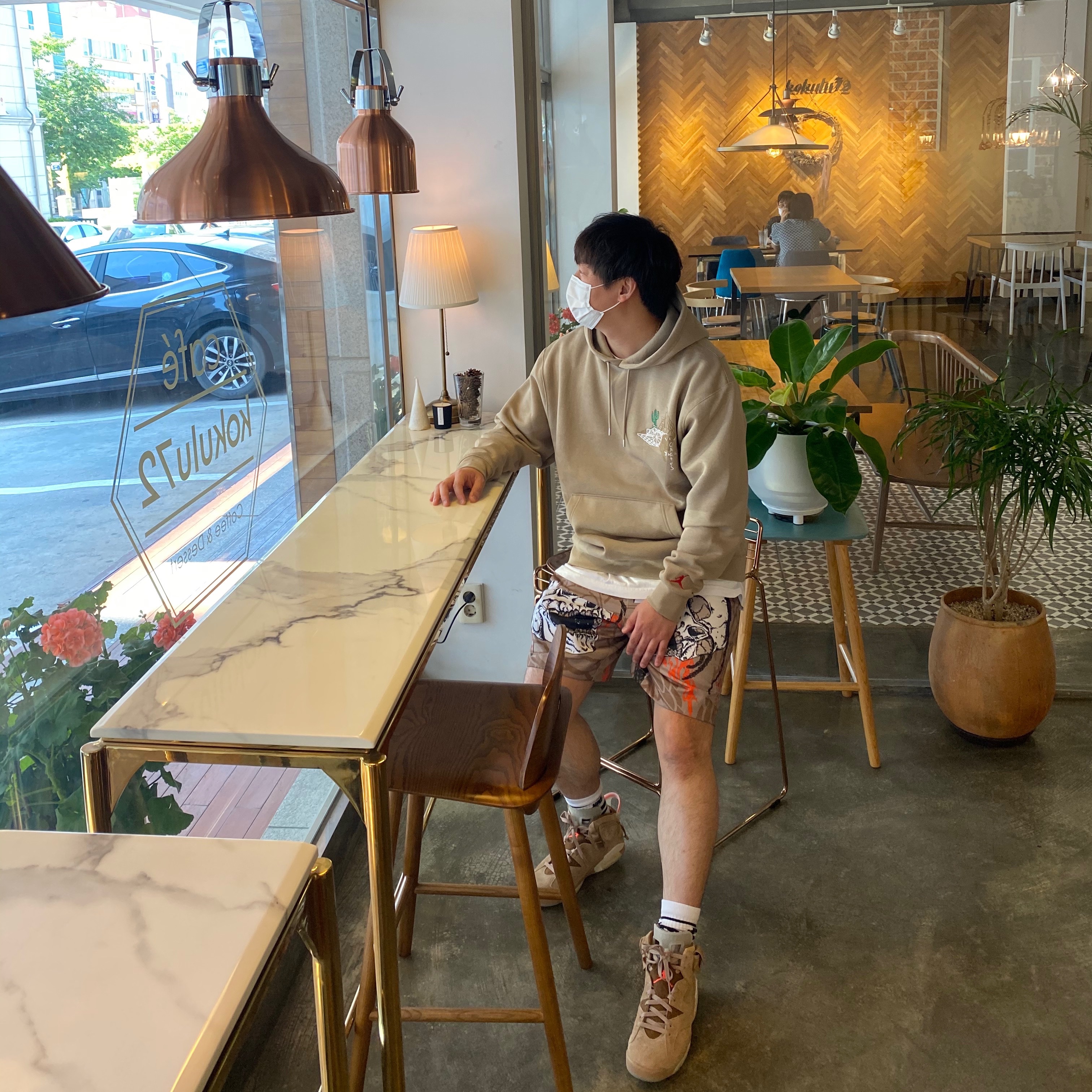 Jordan x Travis Scott Pullover Hoodie - Asia, Jordan x Travis Scott Pool Shorts - Asia 착용 스타일