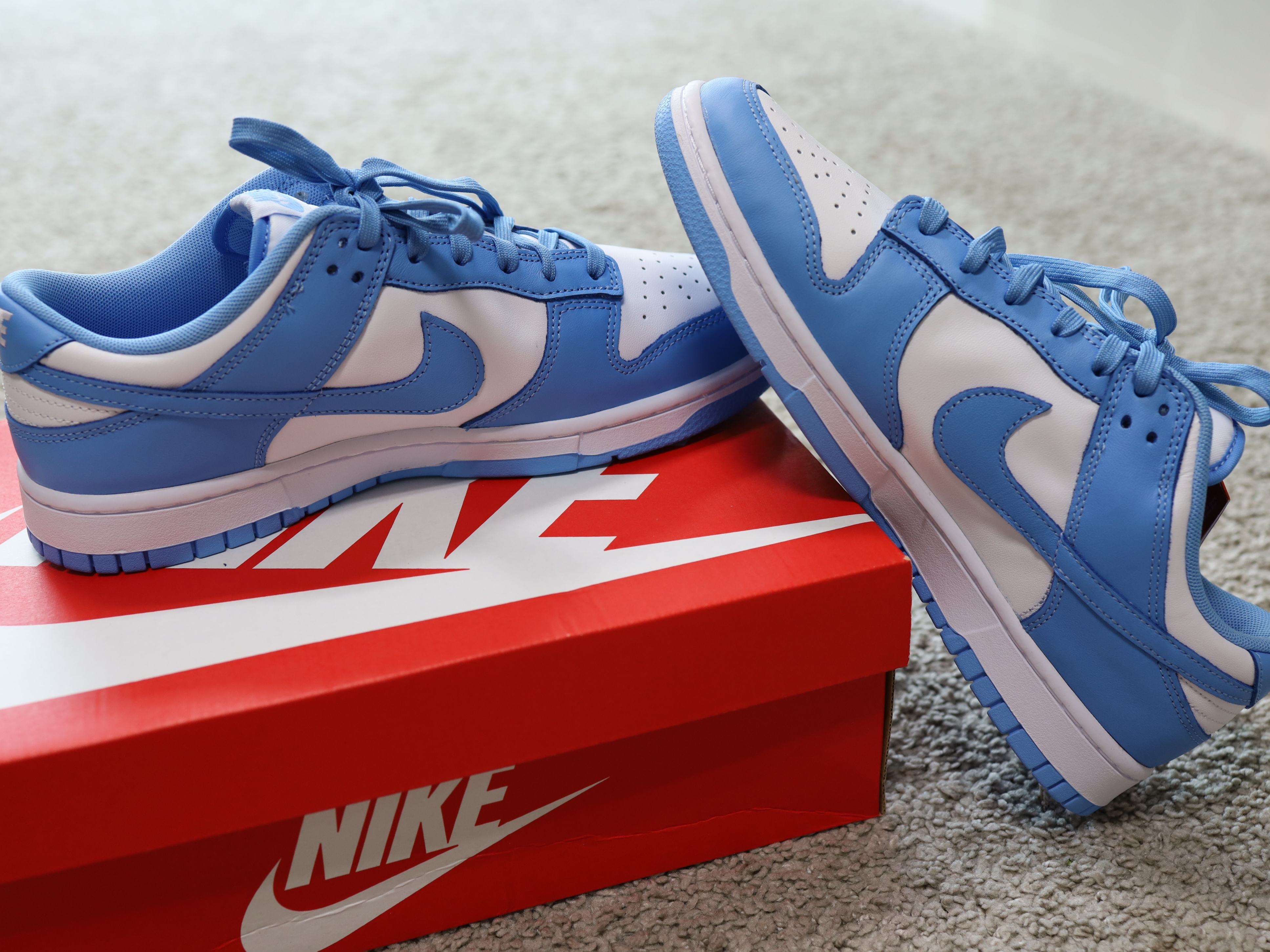 Nike Dunk Low Retro University Blue 착용 스타일 - 1