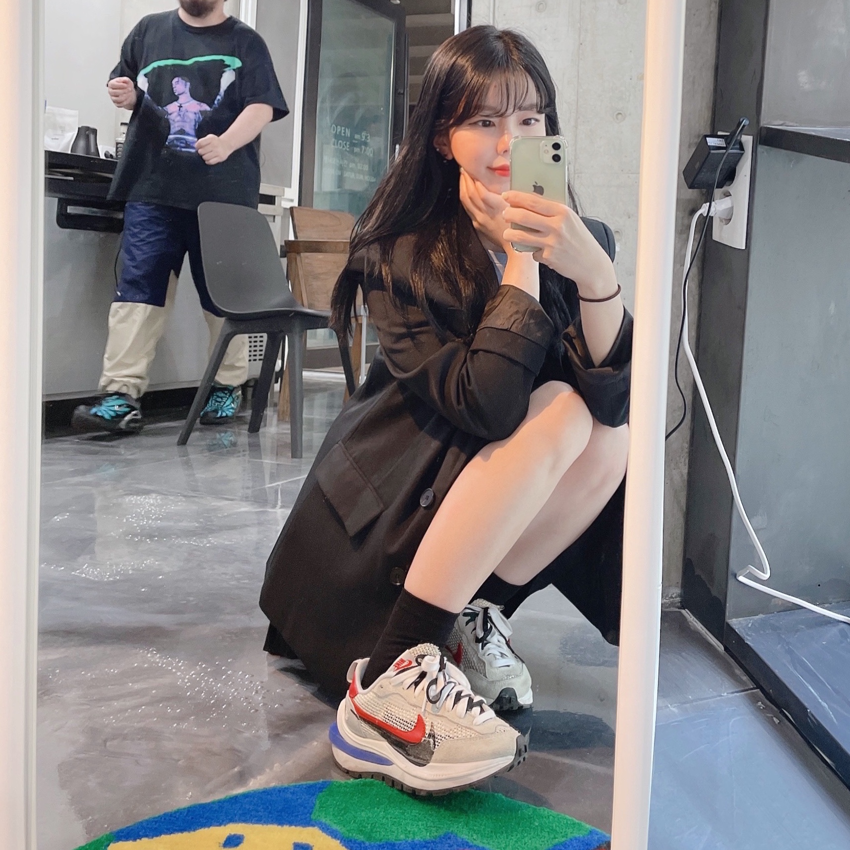 Nike x Sacai VaporWaffle Royal Fuchsia 착용 스타일