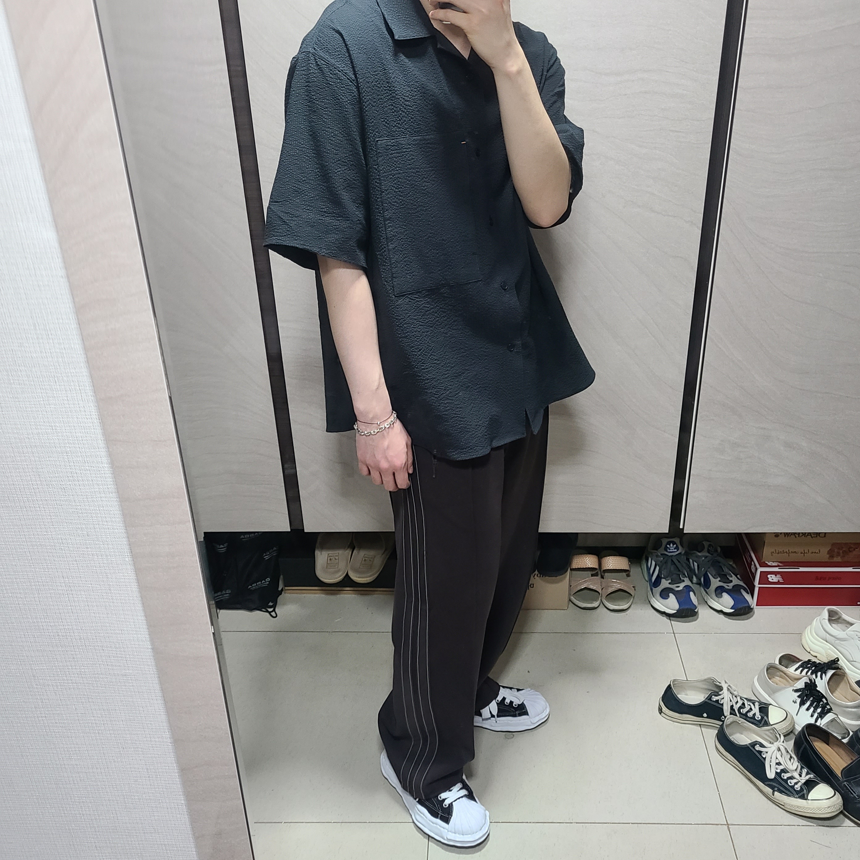 Maison Mihara Yasuhiro Blakey OG Sole Canvas Low-top Sneakers Black 착용 스타일 - 1