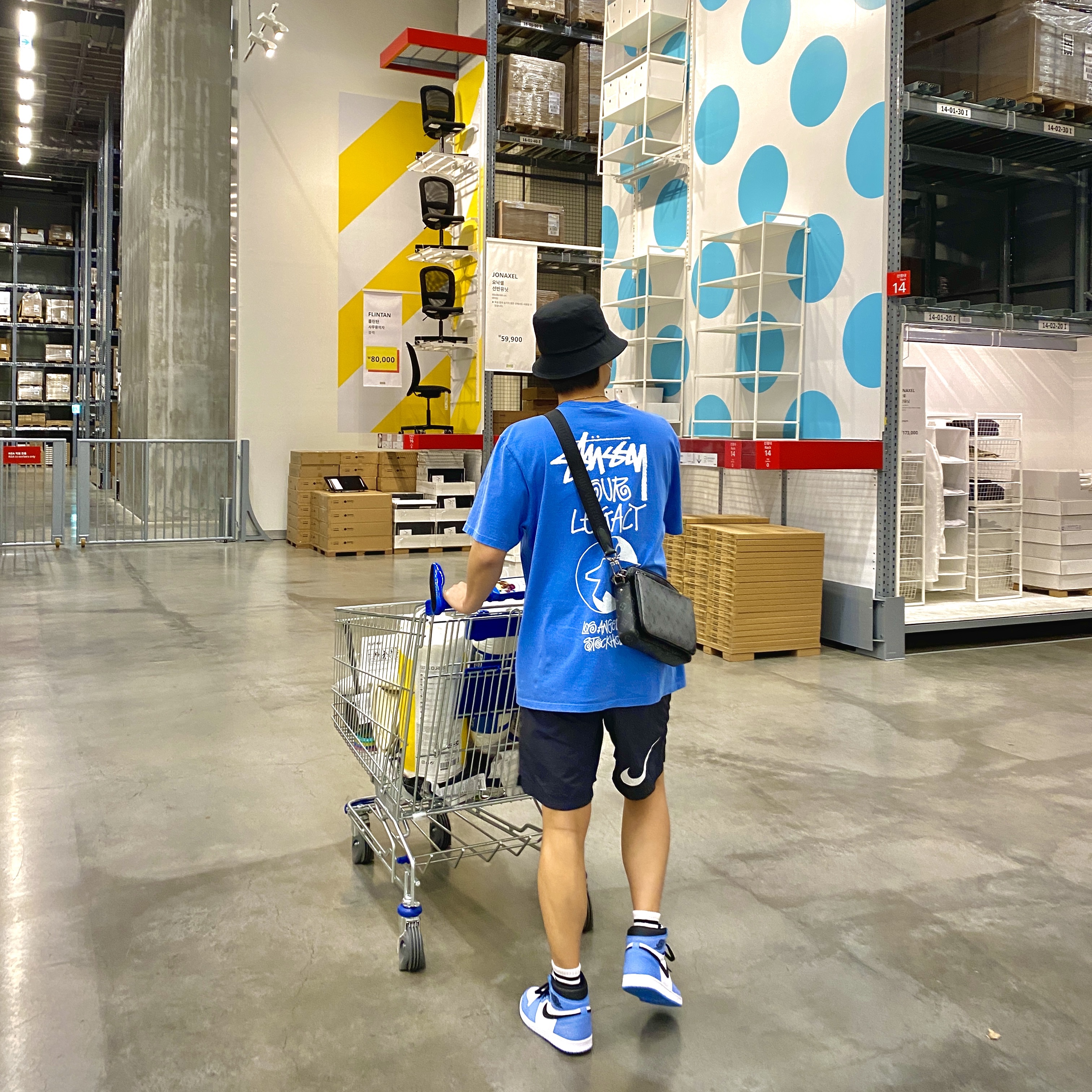 Nike x Stussy Water Shorts Off Noir, Stussy x Our Legacy Surfman T-Shirt Blue - 21SS 착용 스타일 - 1
