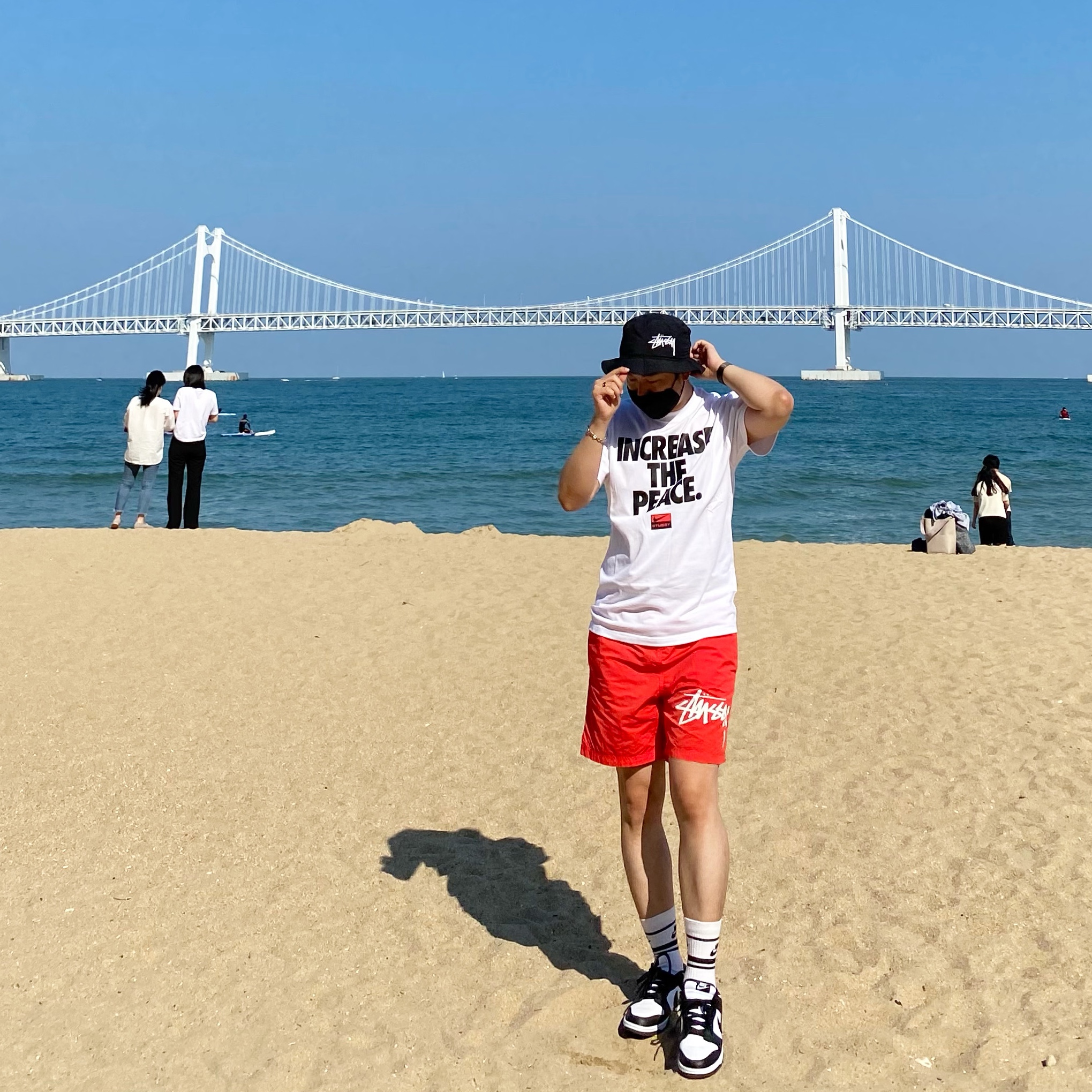 Nike x Stussy Water Shorts Habanero Red, Nike x Stussy Increase The Peace T-Shirt - Asia 착용 스타일