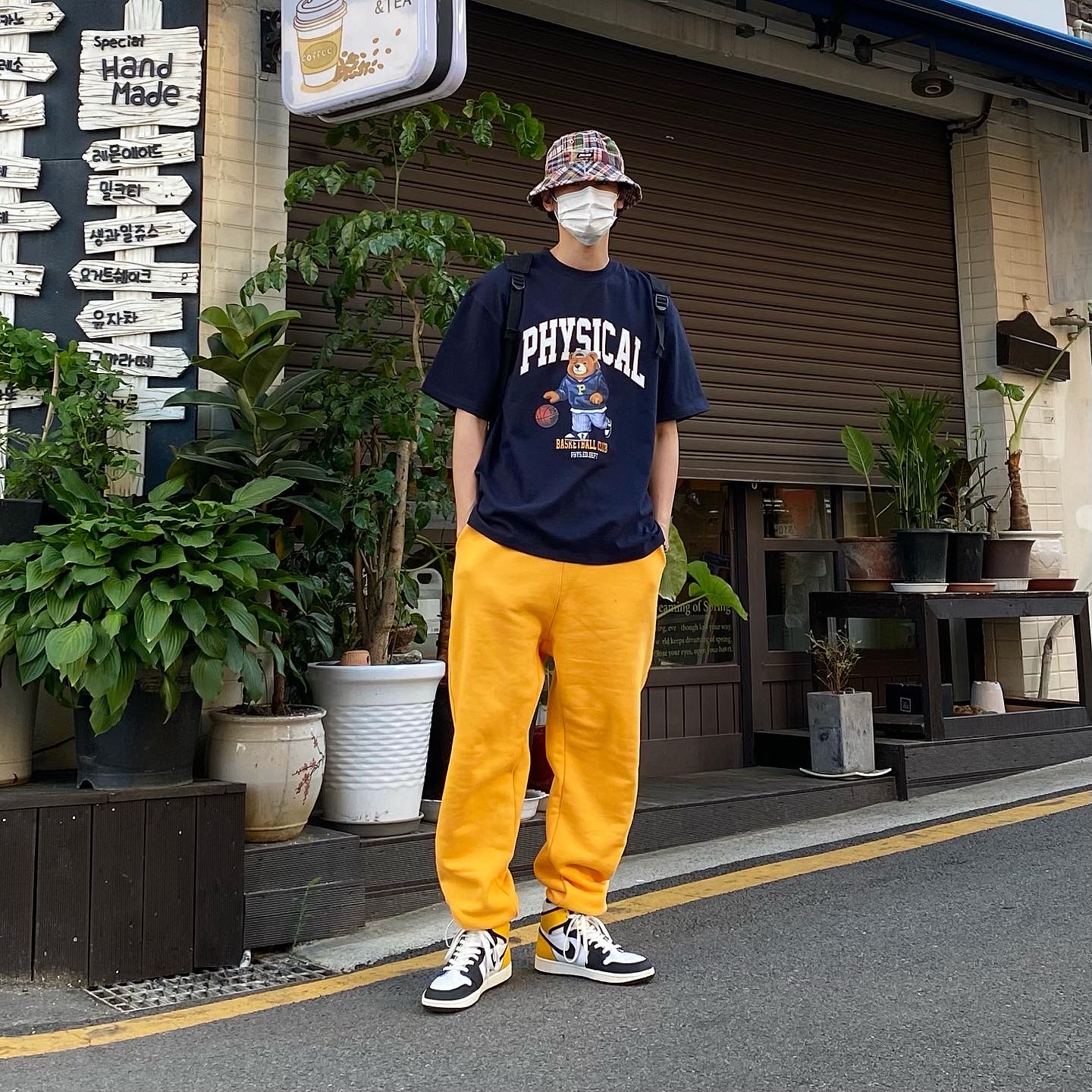 Jordan 1 Retro High OG Volt Gold, Palace Mad Rass Bucket Madras - 20SS 착용 스타일