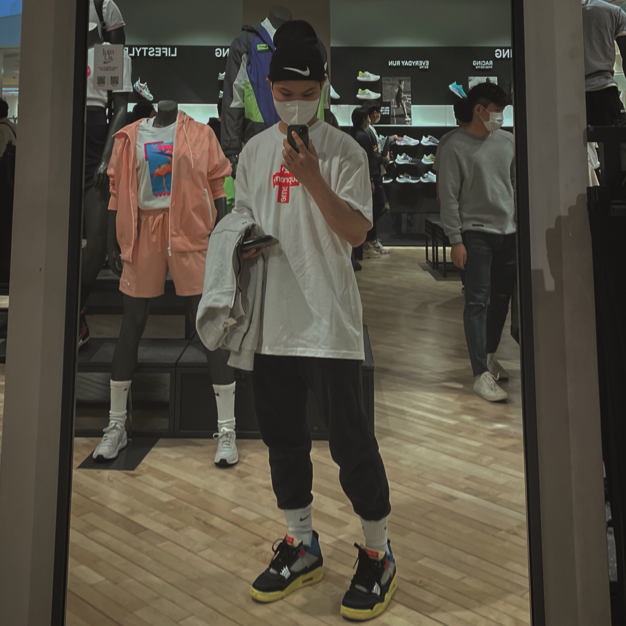 Supreme Cross Box Logo T-Shirt White - 20FW, Nike x Stussy Cuff Beanie Black 착용 스타일