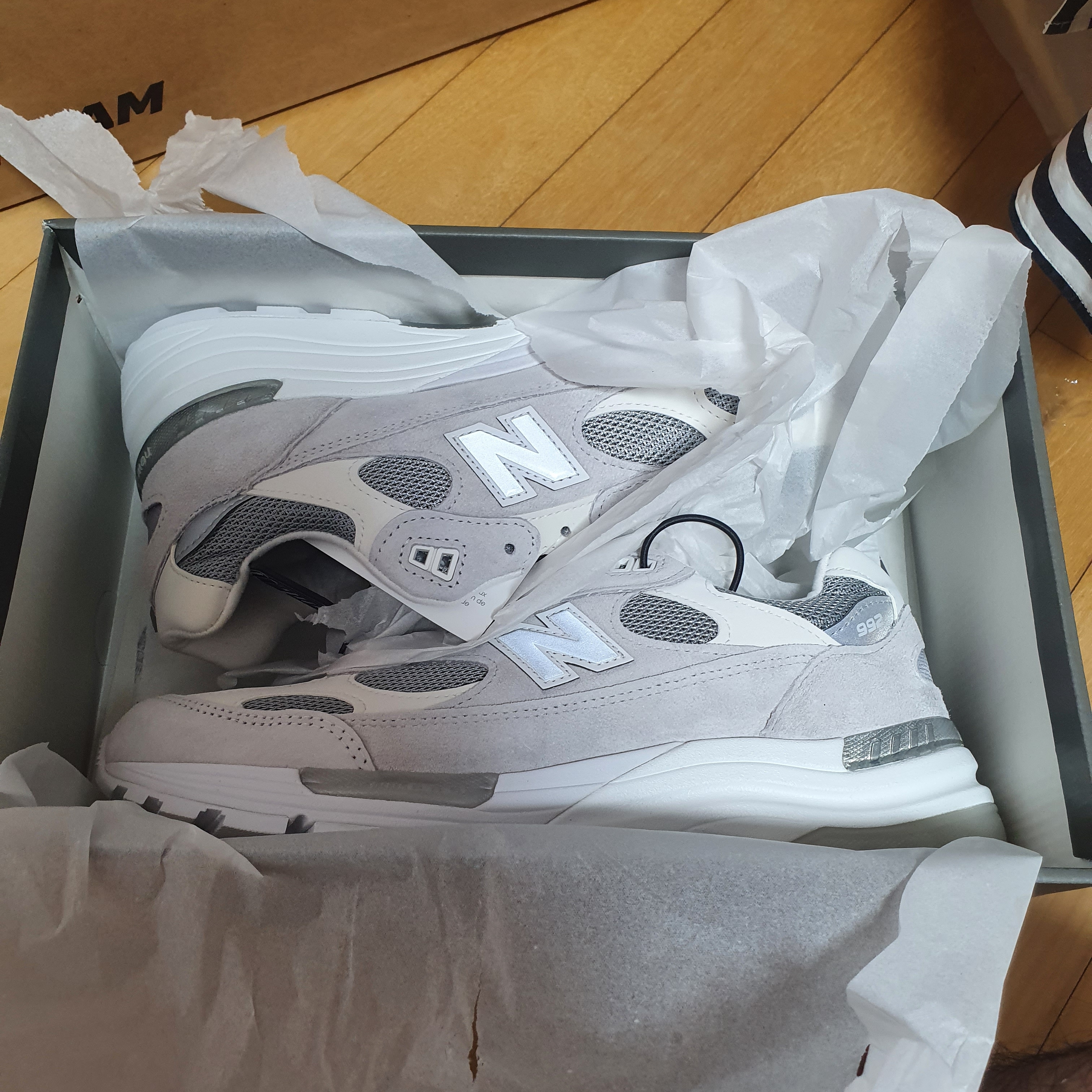 New Balance 992 Made in USA White Silver 착용 스타일