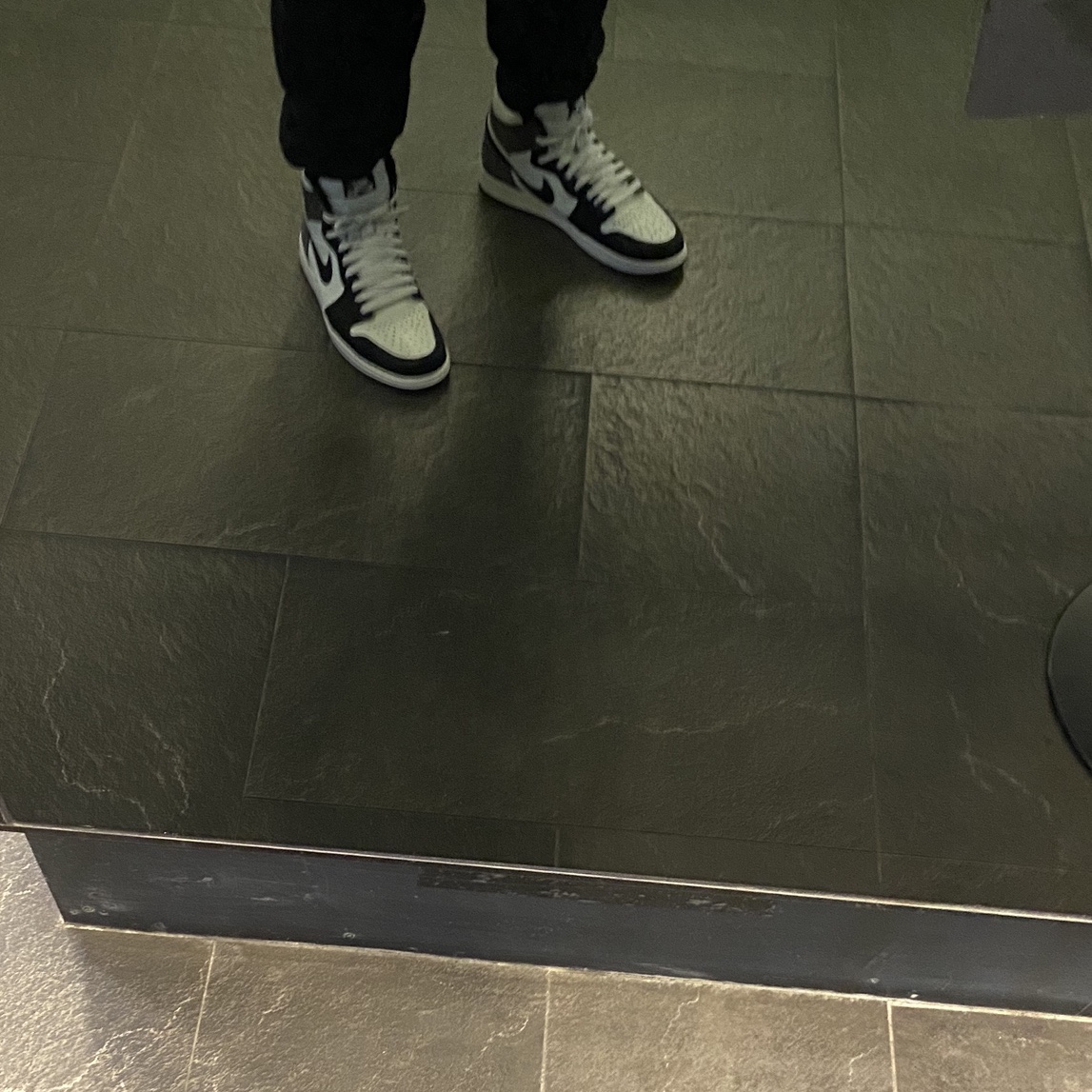 Jordan 1 Retro High OG Black Mocha 착용 스타일