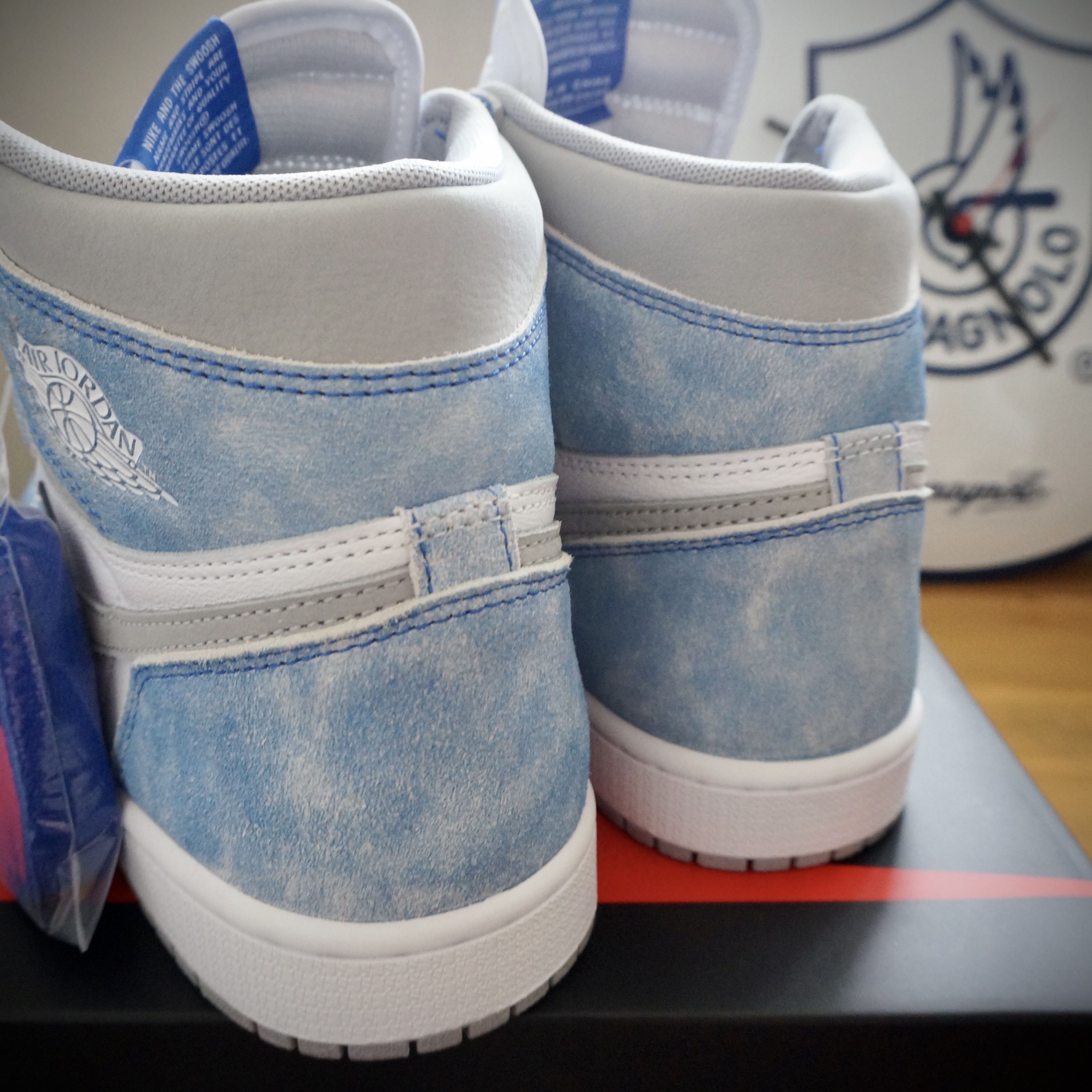 Jordan 1 Retro High OG Hyper Royal 착용 스타일 - 4