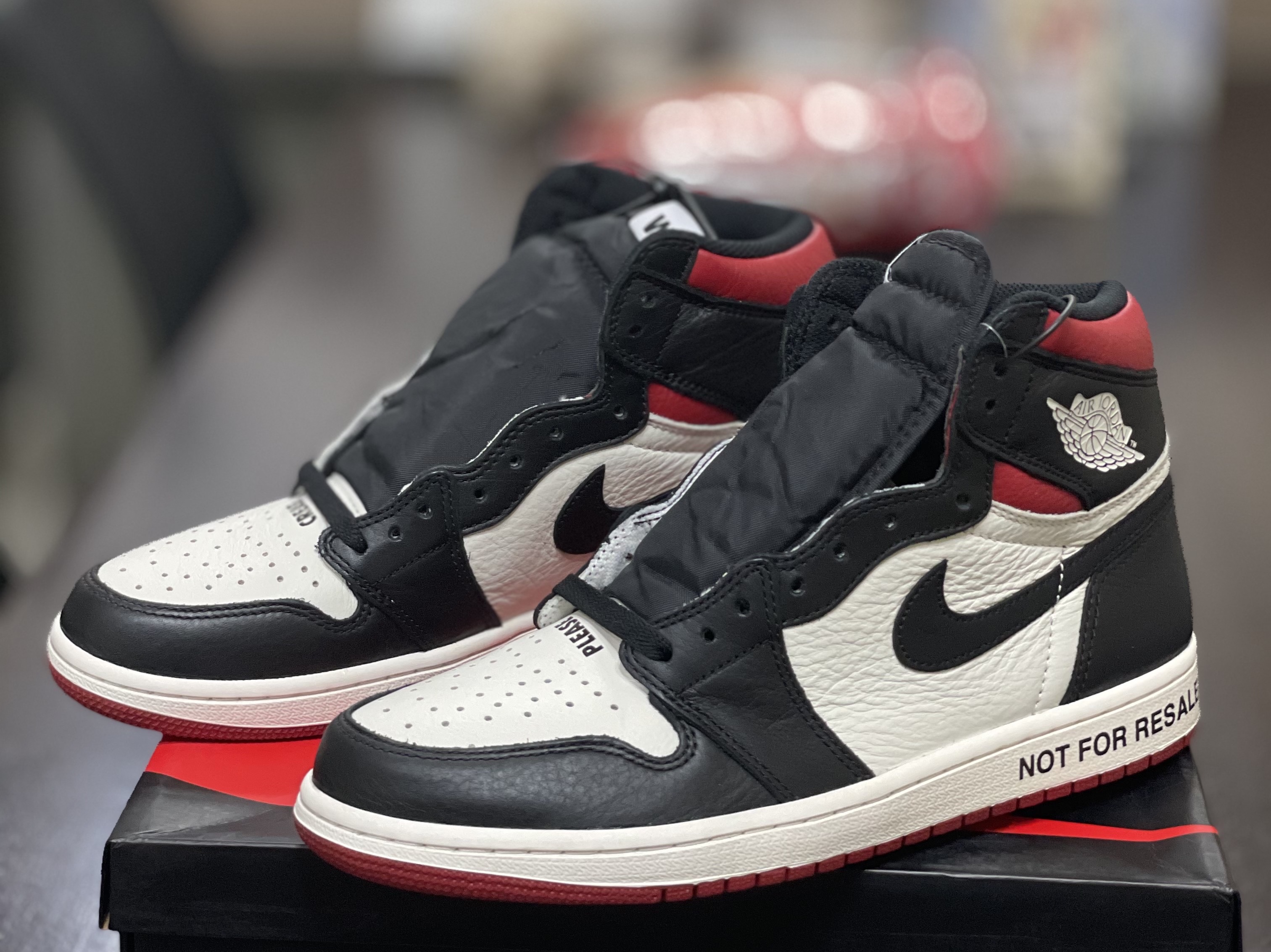 Jordan 1 Retro High Not for Resale Varsity Red 착용 스타일 - 1