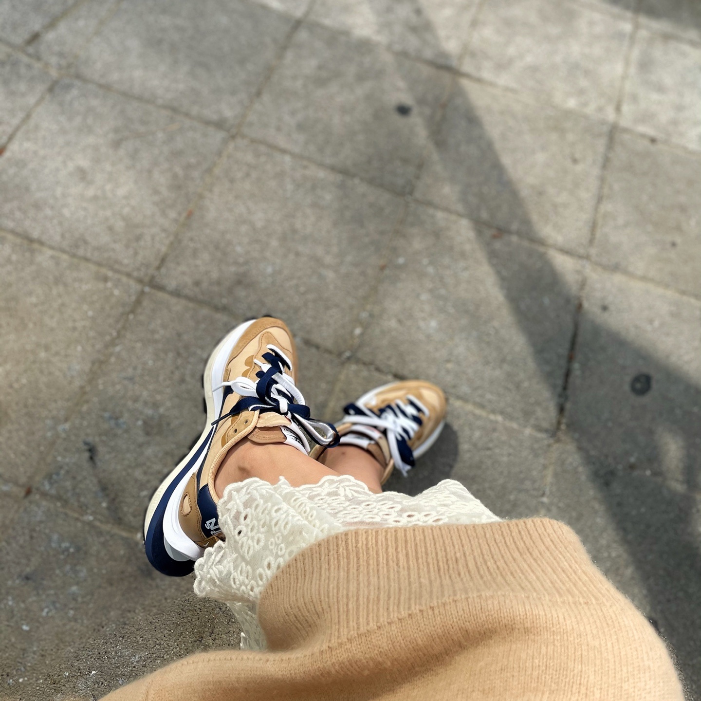 Nike x Sacai VaporWaffle Sesame and Blue Void 착용 스타일