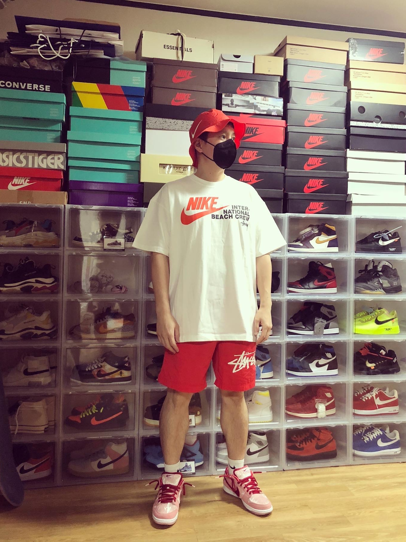 Nike x StrangeLove SB Dunk Low Pink (Regular Box), Nike x Stussy Water Shorts Habanero Red 착용 스타일