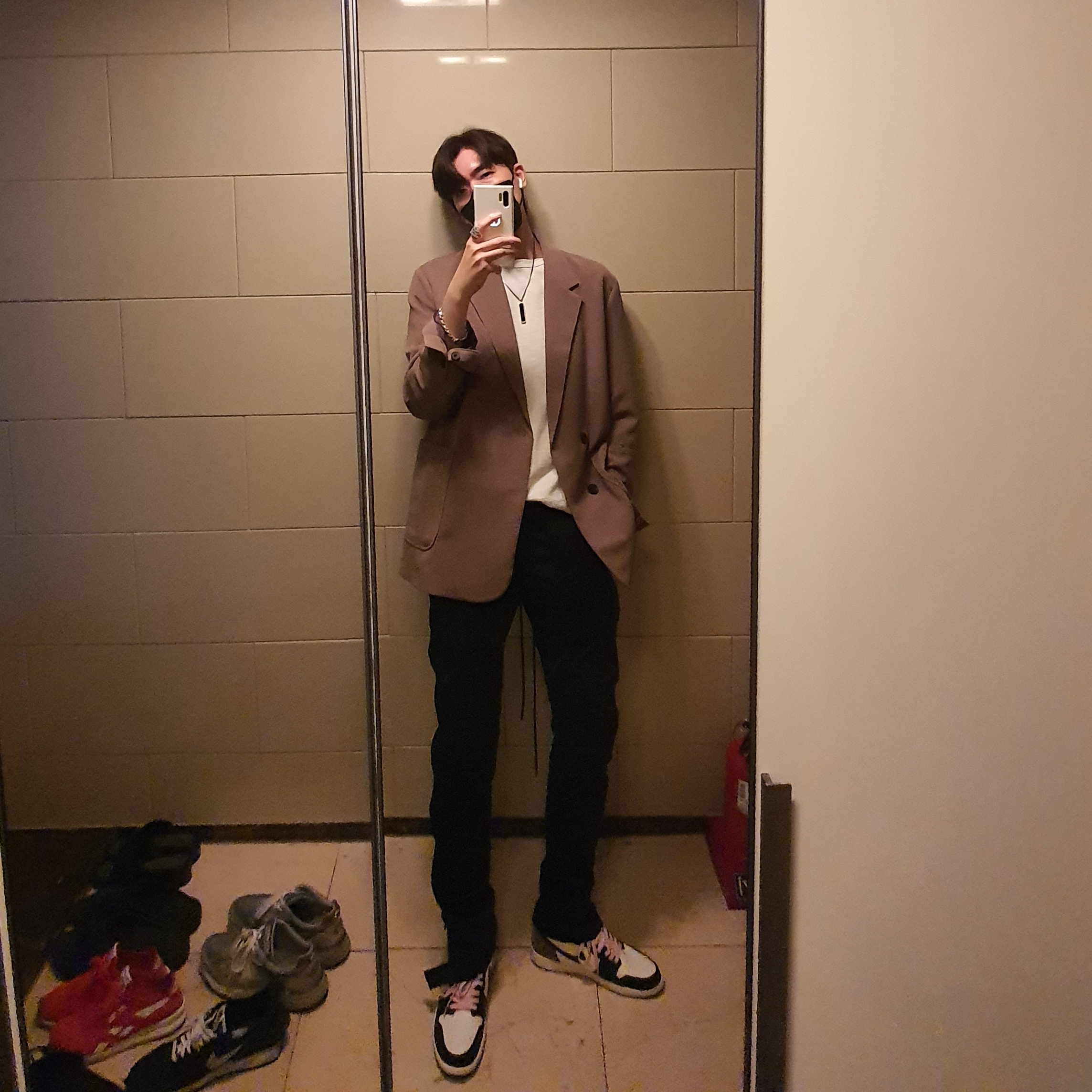 Jordan 1 Retro High OG Black Mocha 착용 스타일