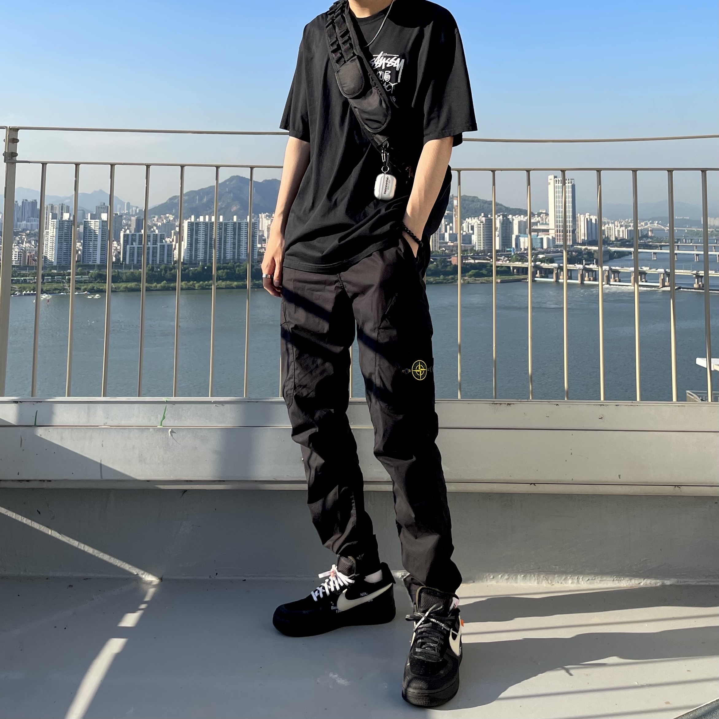 Stussy x Our Legacy Surfman T-Shirt Black - 21SS, Nike x Off-White Air Force 1 Low Black White 착용 스타일 - 1