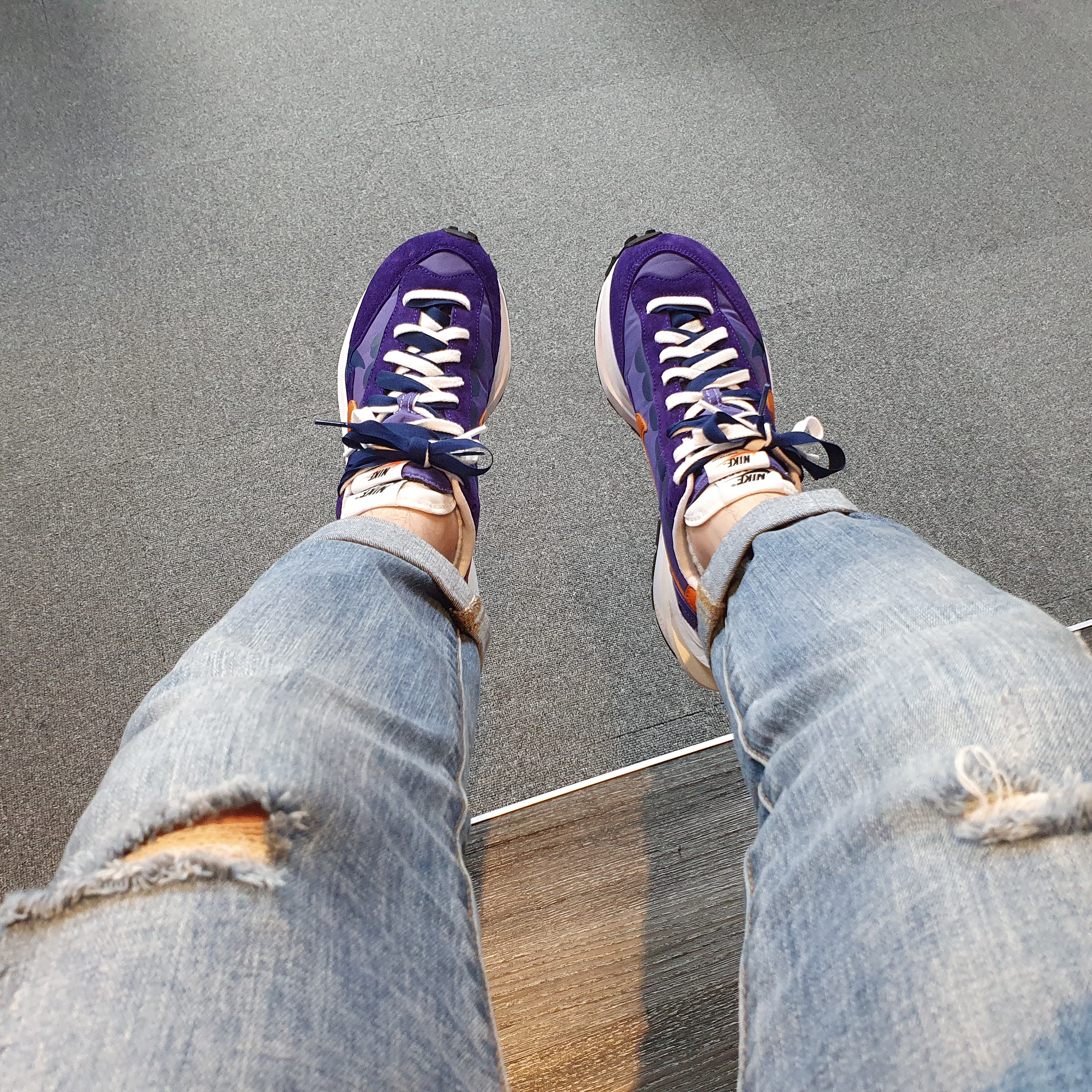 Nike x Sacai VaporWaffle Dark Iris 착용 스타일