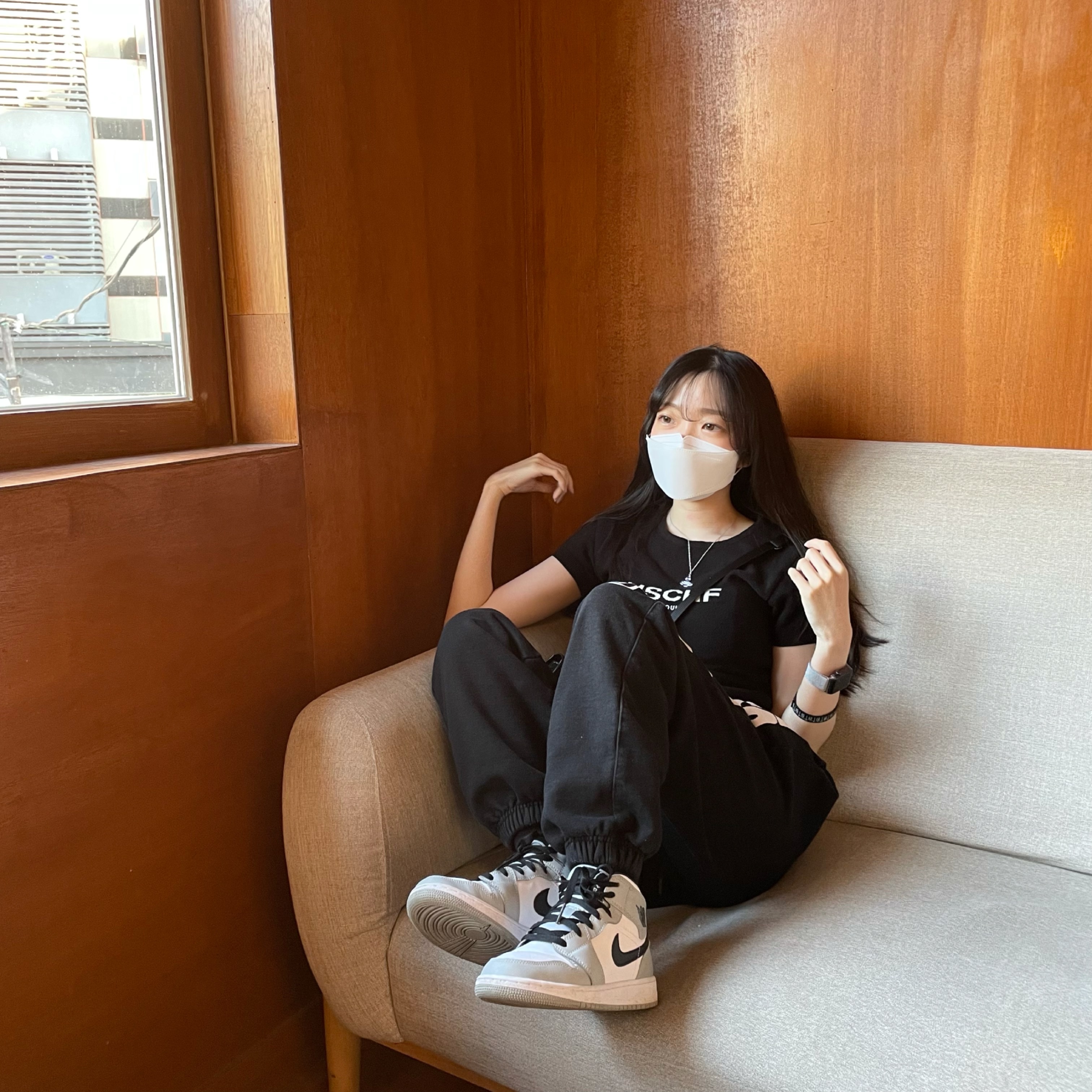 (GS) Jordan 1 Mid Light Smoke Grey 착용 스타일 - 1