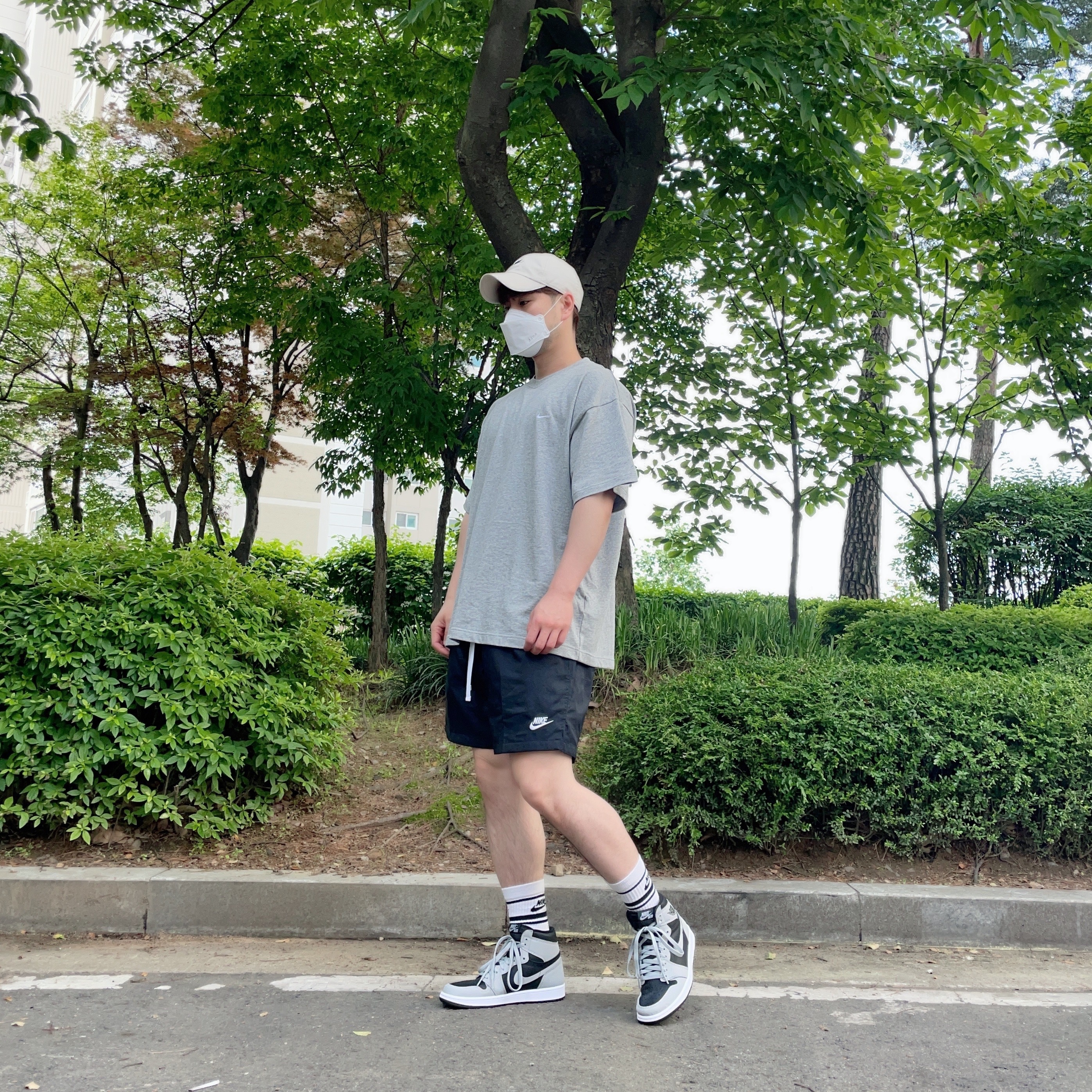Jordan 1 Retro High OG Shadow 2.0, Nike NRG Solo Swoosh T-Shirt Dark Grey Heather - US/EU 착용 스타일