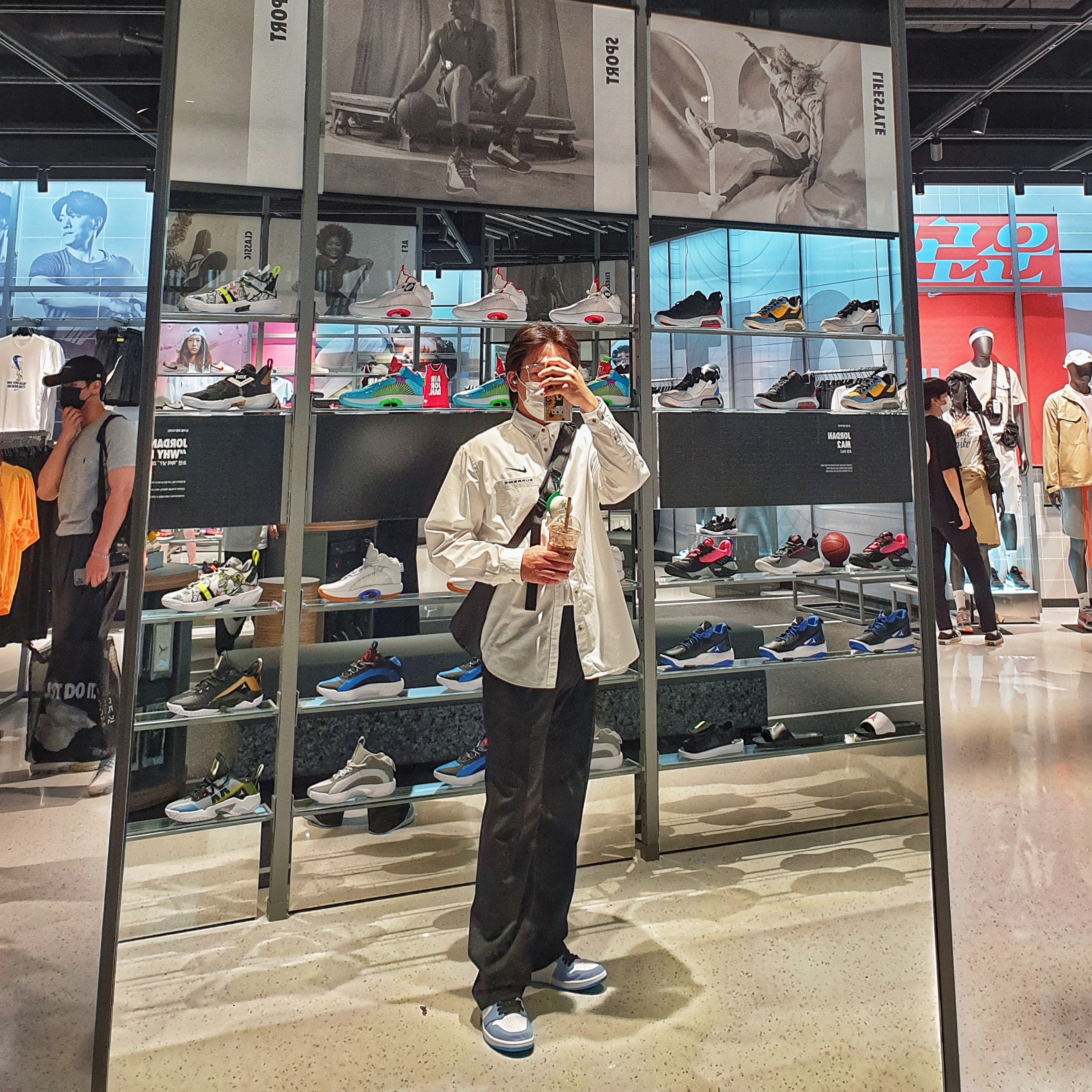 Supreme x Nike Cotton Twill Shirt White - 21SS, Jordan 1 Retro High OG University Blue 착용 스타일 - 2