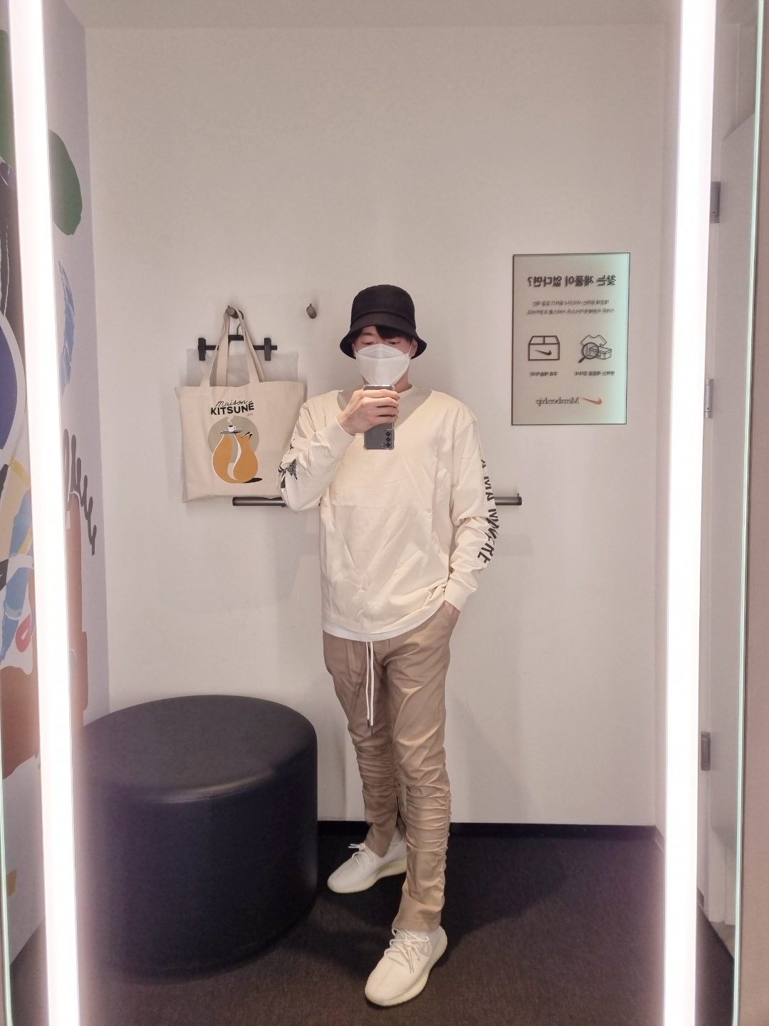 Adidas Yeezy Boost 350 V2 Cream/Triple White, Jordan x A Ma Maniere L/S T-Shirt Light Cream - Asia 착용 스타일