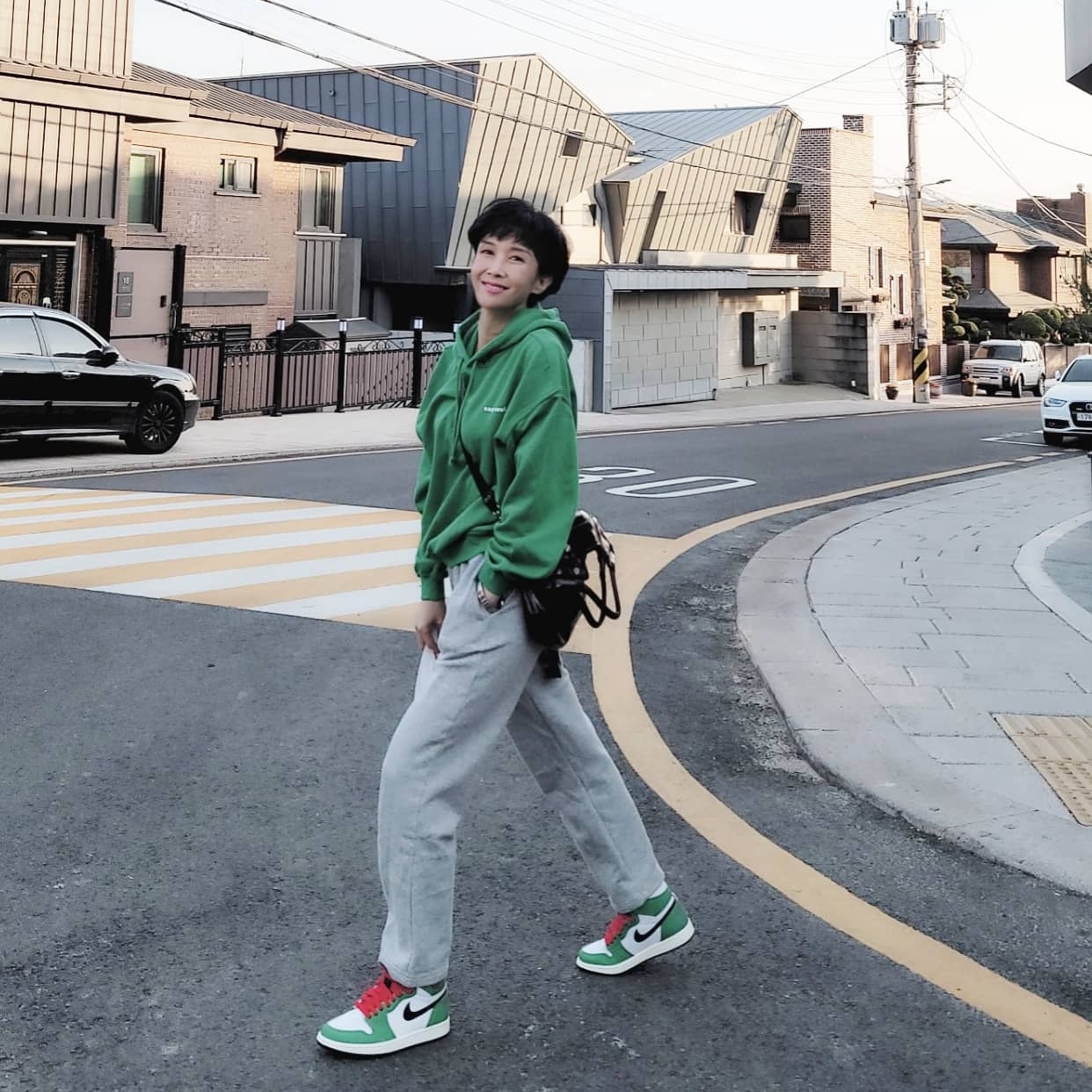 (W) Jordan 1 Retro High OG Lucky Green 착용 스타일 - 3