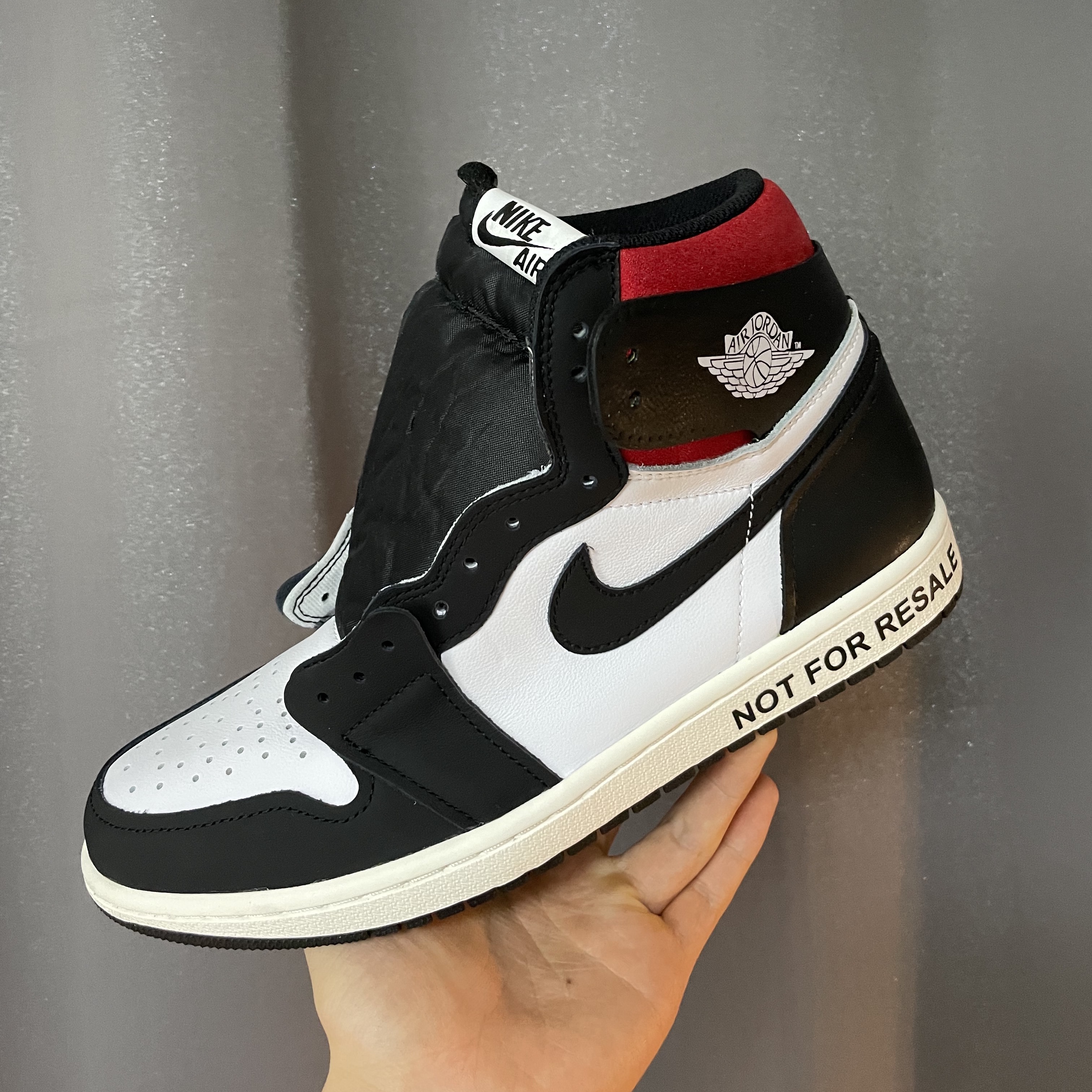 Jordan 1 Retro High OG Volt Gold 착용 스타일 - 1