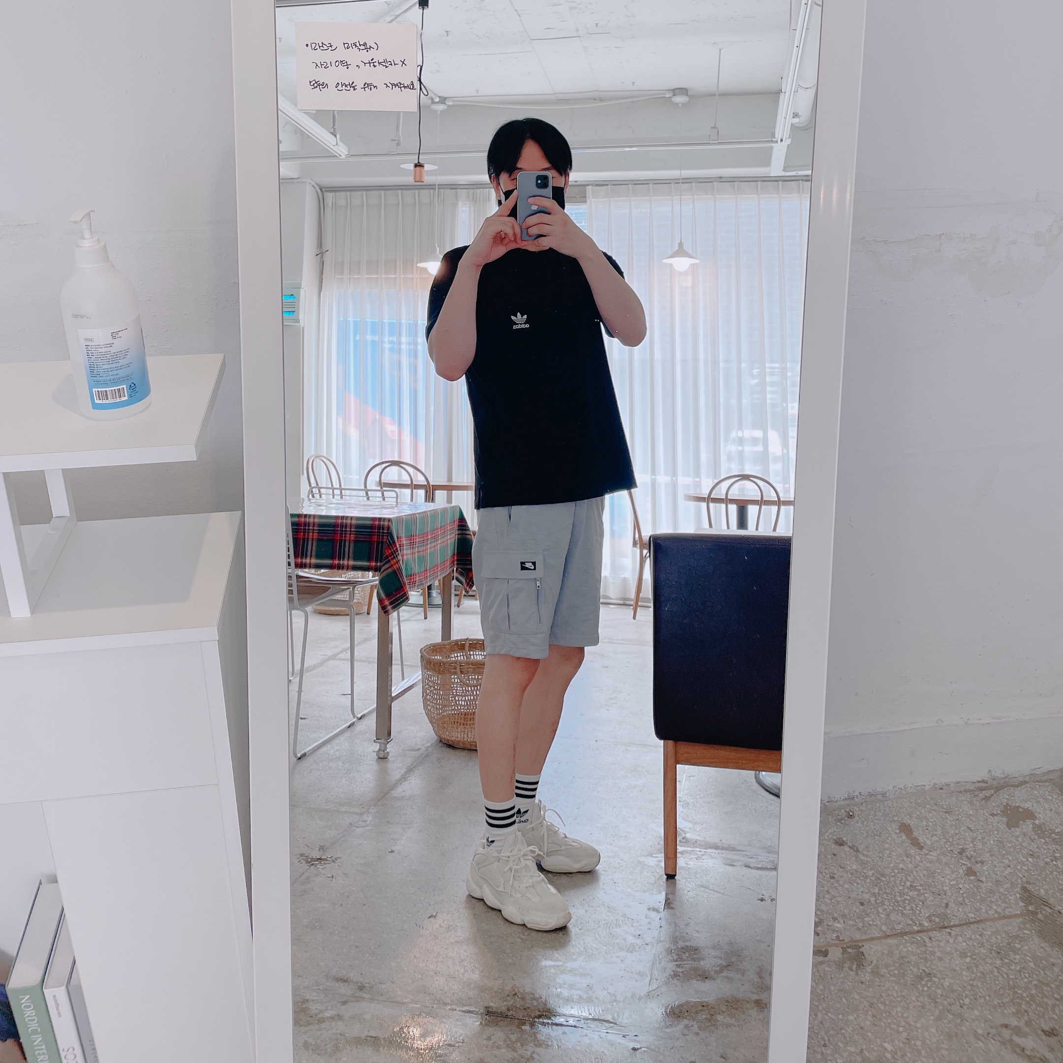 Adidas Yeezy 500 Bone White 착용 스타일