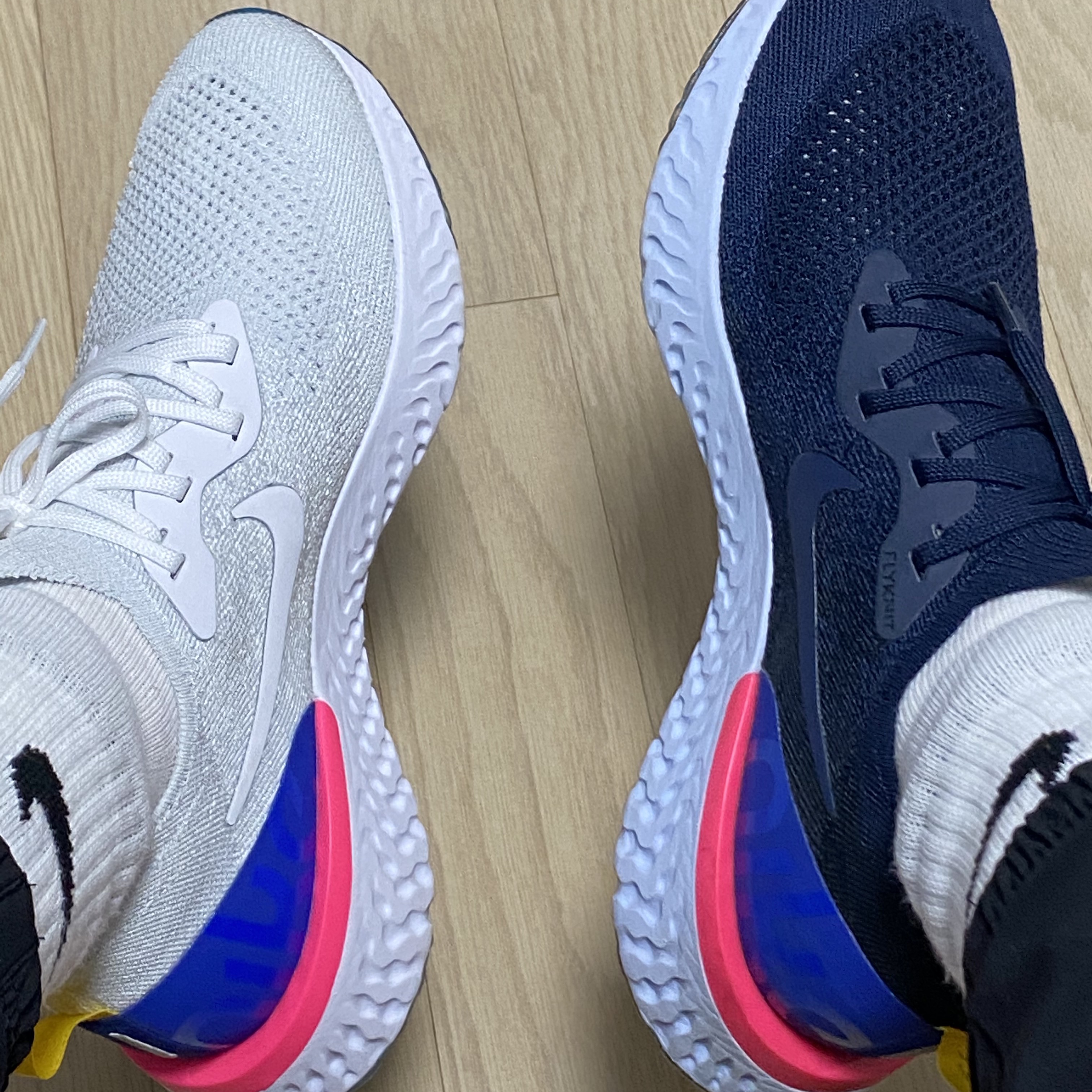 Nike Epic React Flyknit College Navy, Nike Epic React Flyknit White Racer Blue Pink Blast 착용 스타일