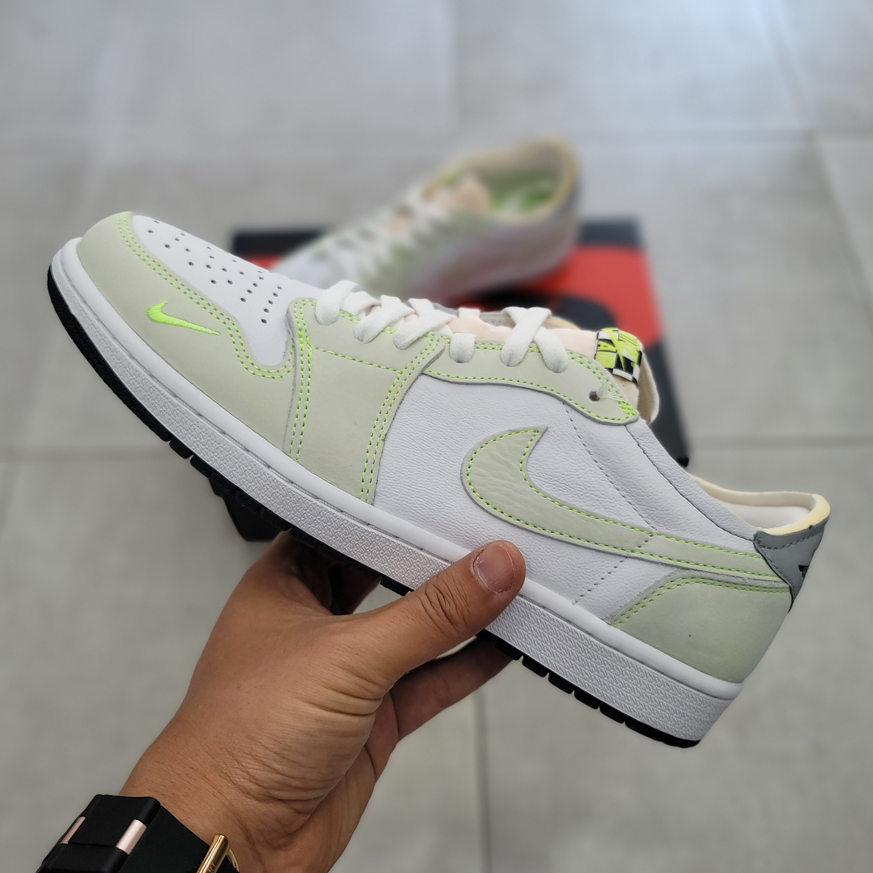 Jordan 1 Low OG Ghost Green 착용 스타일 - 2