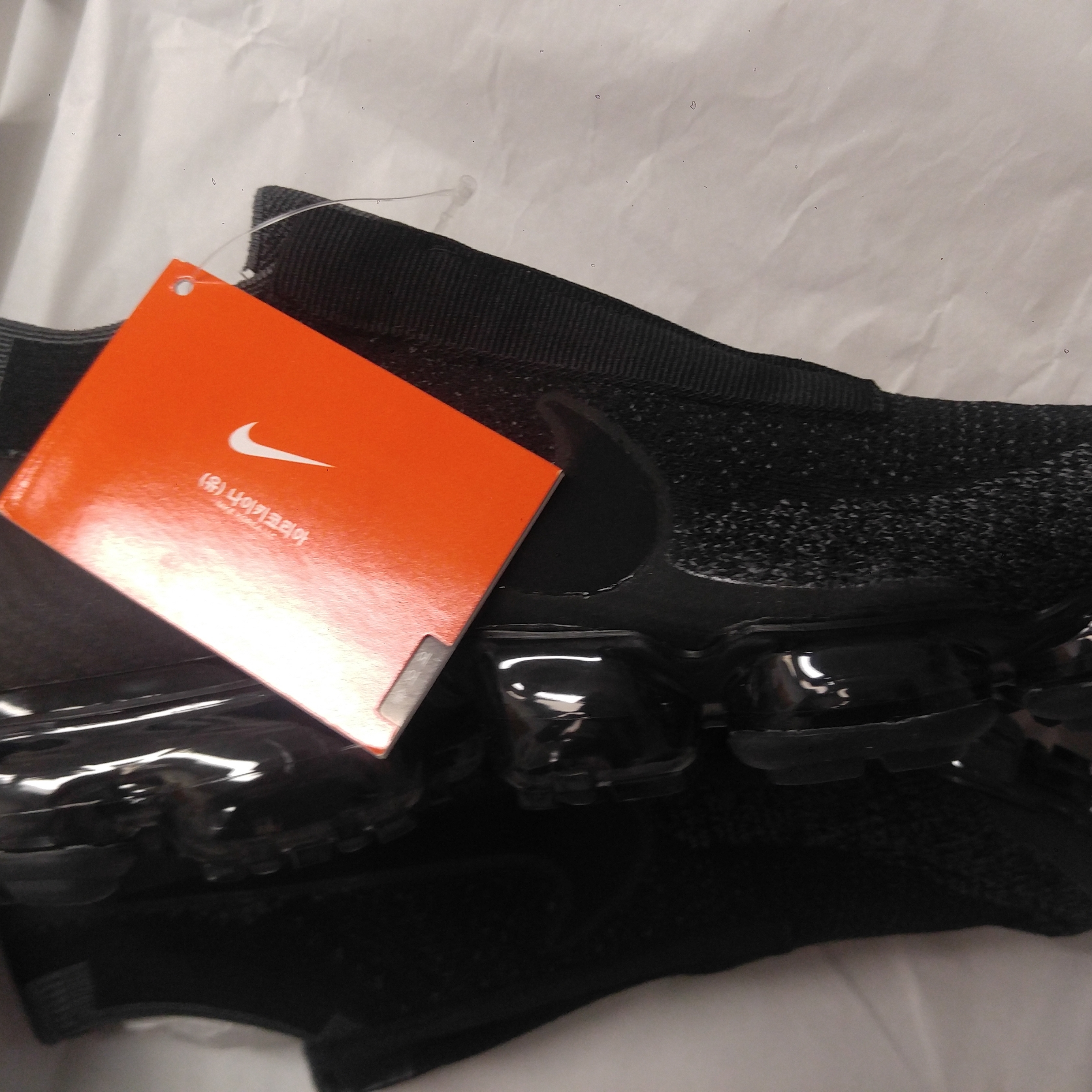 Nike Air VaporMax SE Laceless Triple Black 착용 스타일 - 5