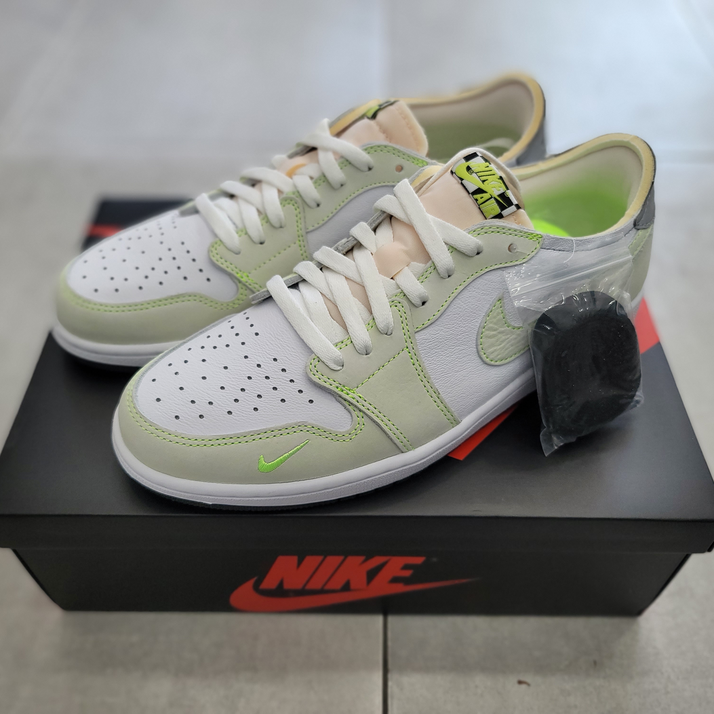 Jordan 1 Low OG Ghost Green 착용 스타일 - 1