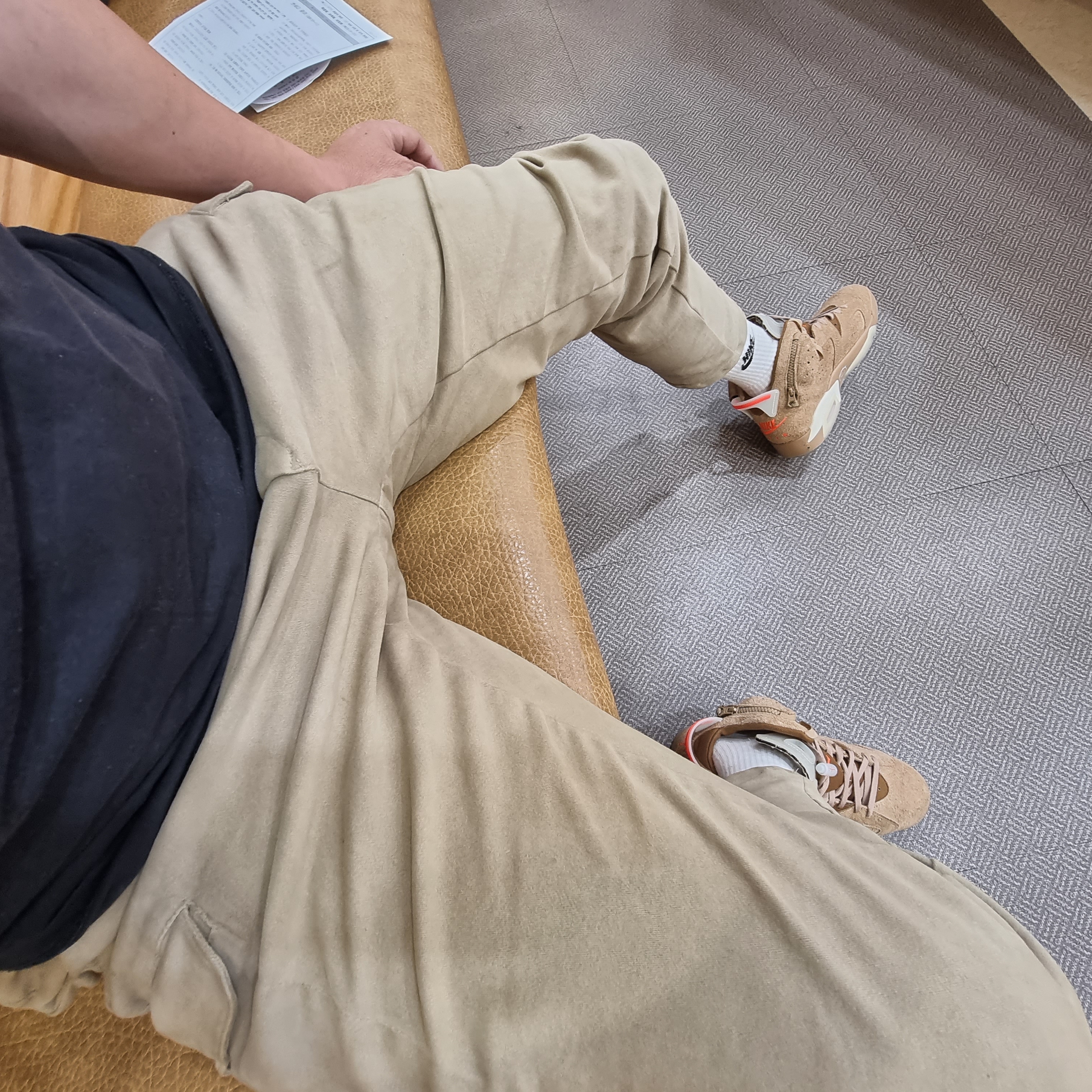 Jordan 6 x Travis Scott Retro SP British Khaki 착용 스타일 - 1