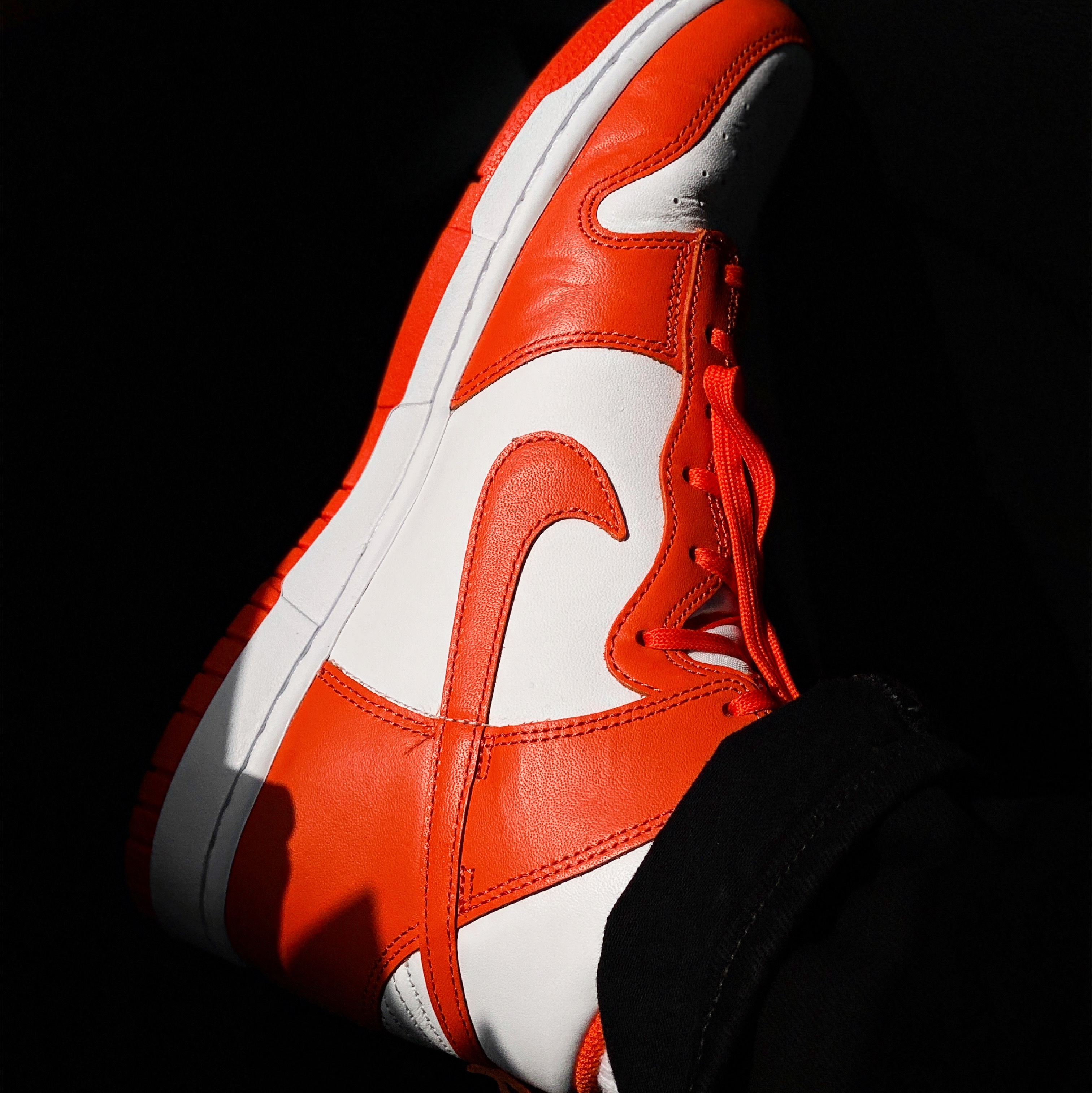 Nike Dunk High Retro Orange Blaze 착용 스타일