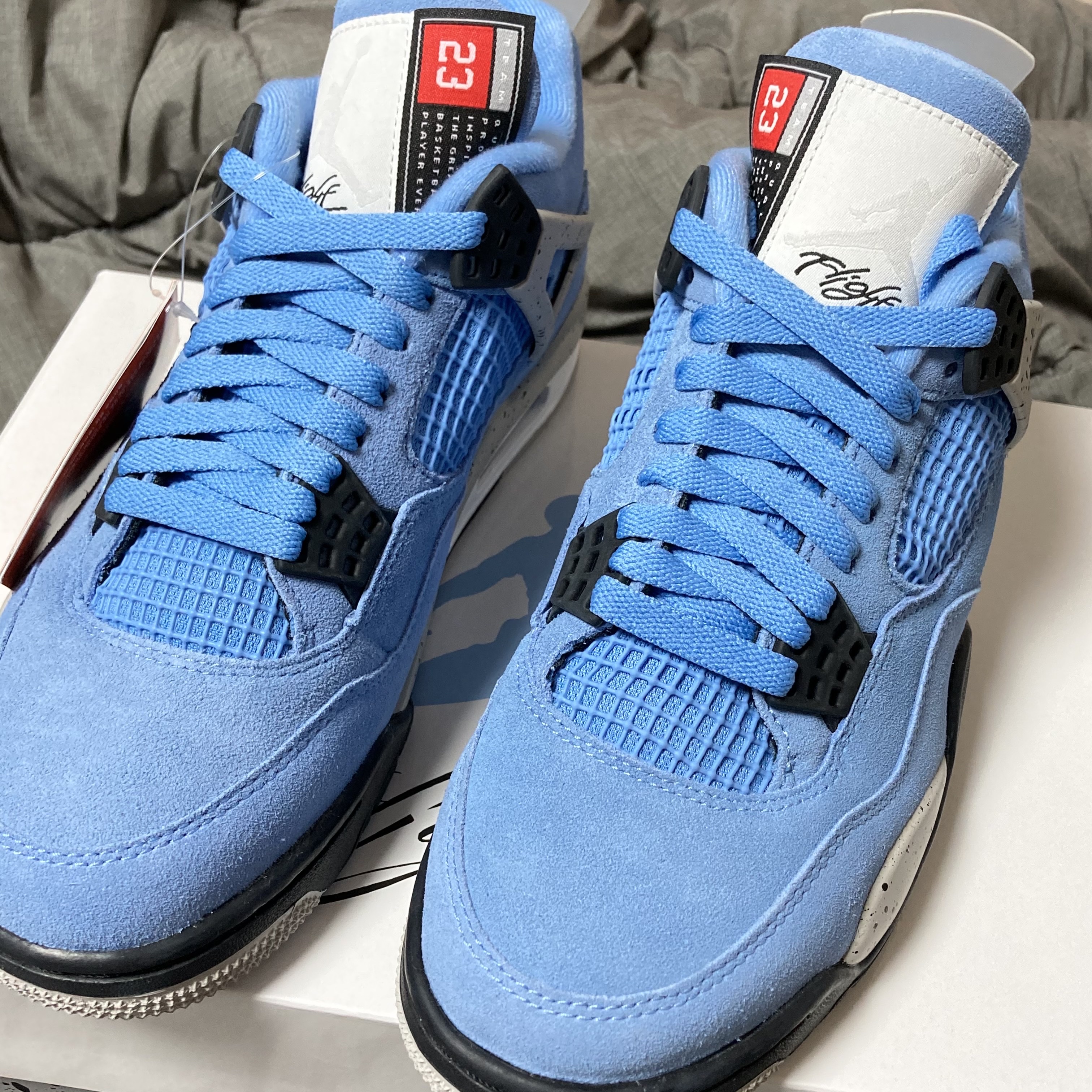 Jordan 4 Retro University Blue 착용 스타일 - 3