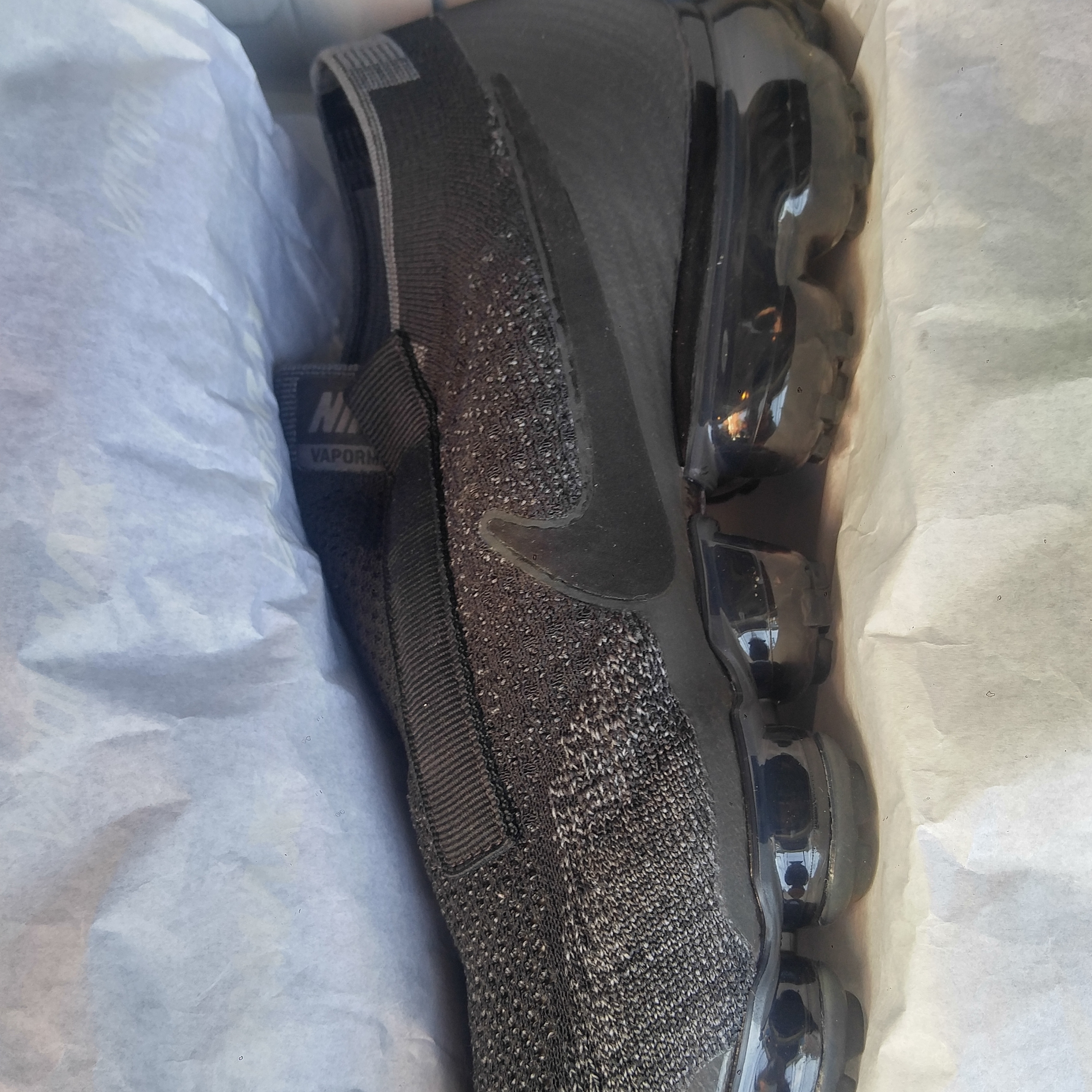 Nike Air VaporMax SE Laceless Triple Black 착용 스타일 - 2