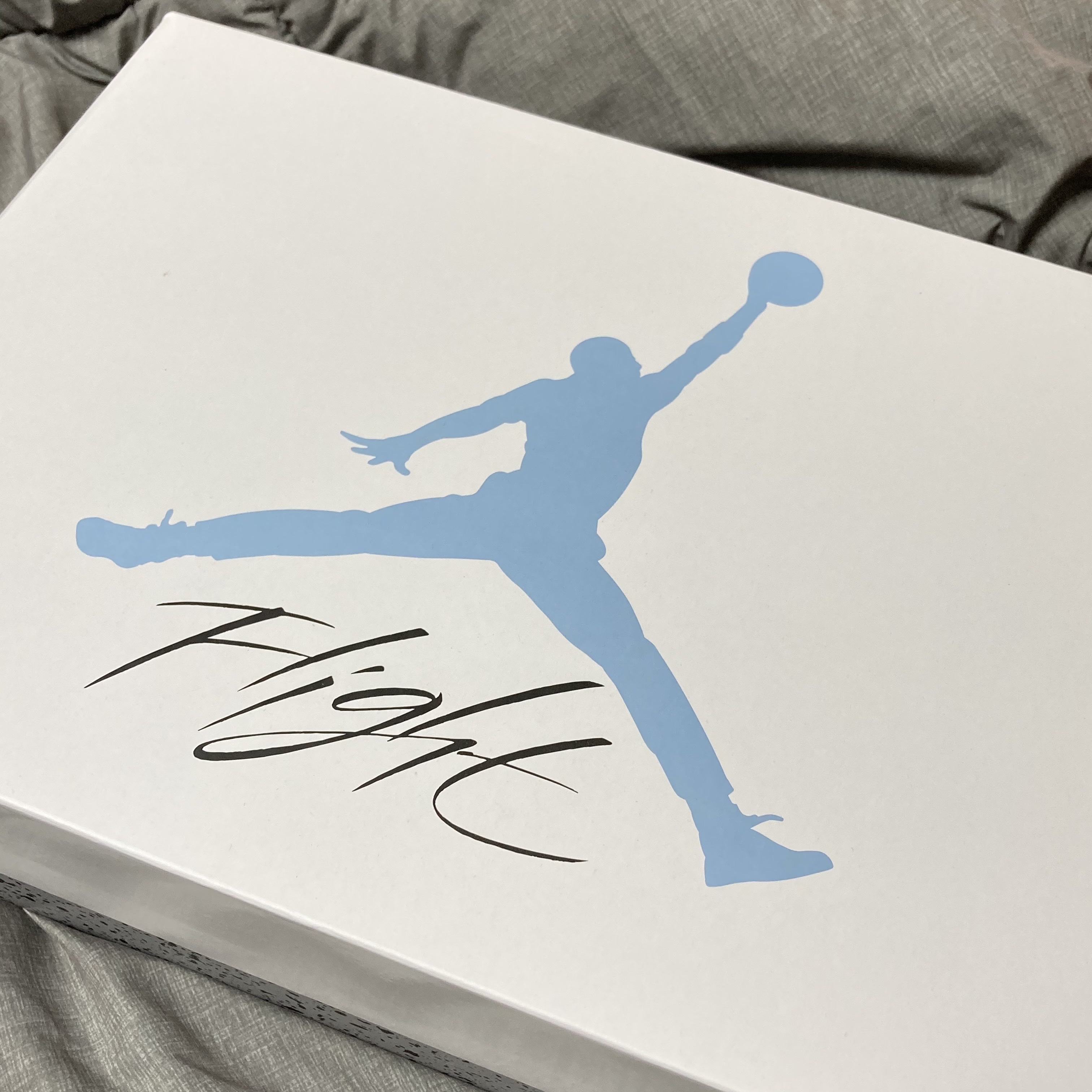 Jordan 4 Retro University Blue 착용 스타일 - 1