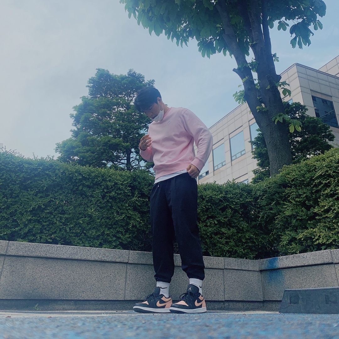 Jordan 1 Low Crimson Tint 착용 스타일