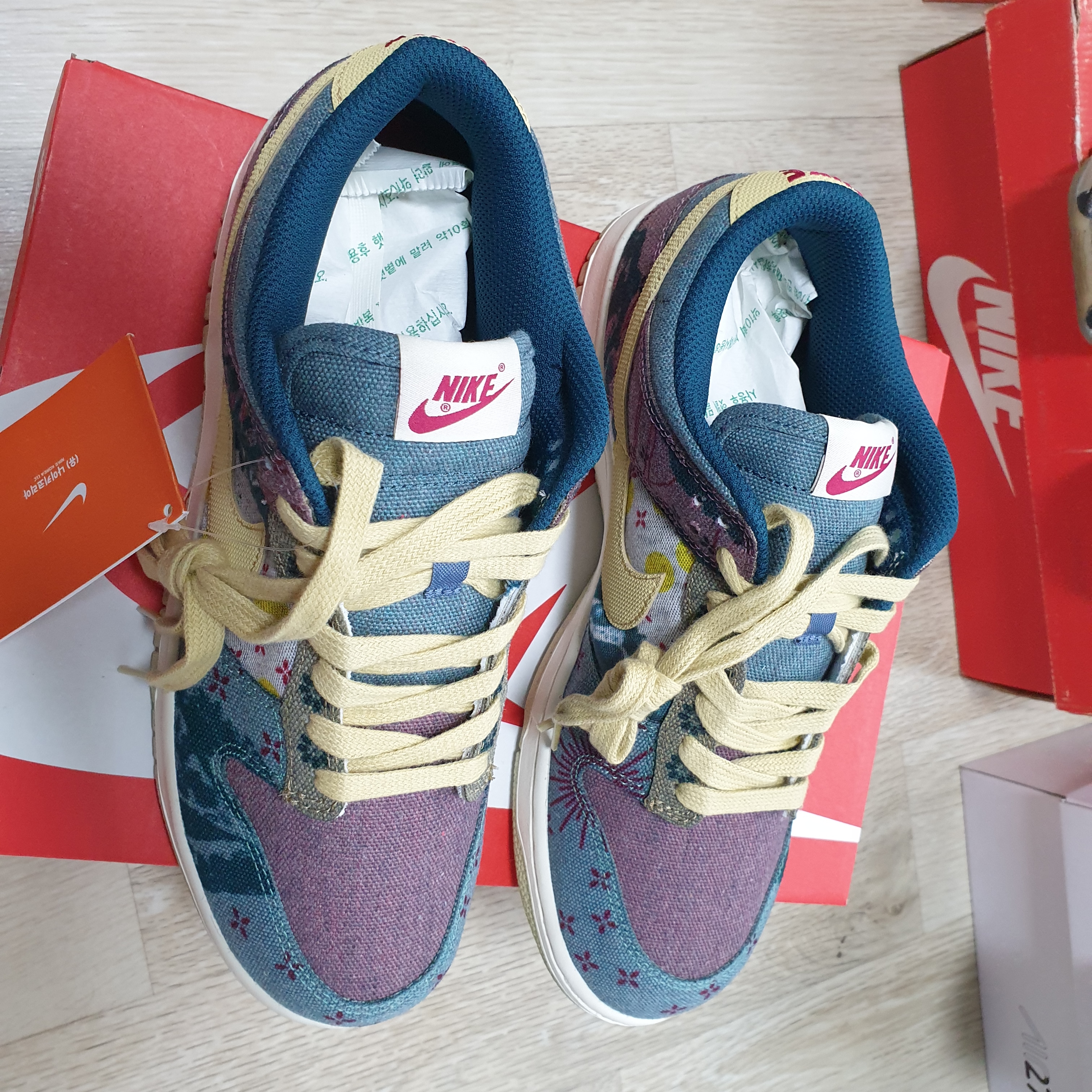 Nike Dunk Low SP Community Garden, Nike x Peaceminusone Air Force 1 Low Para-Noise 착용 스타일 - 1