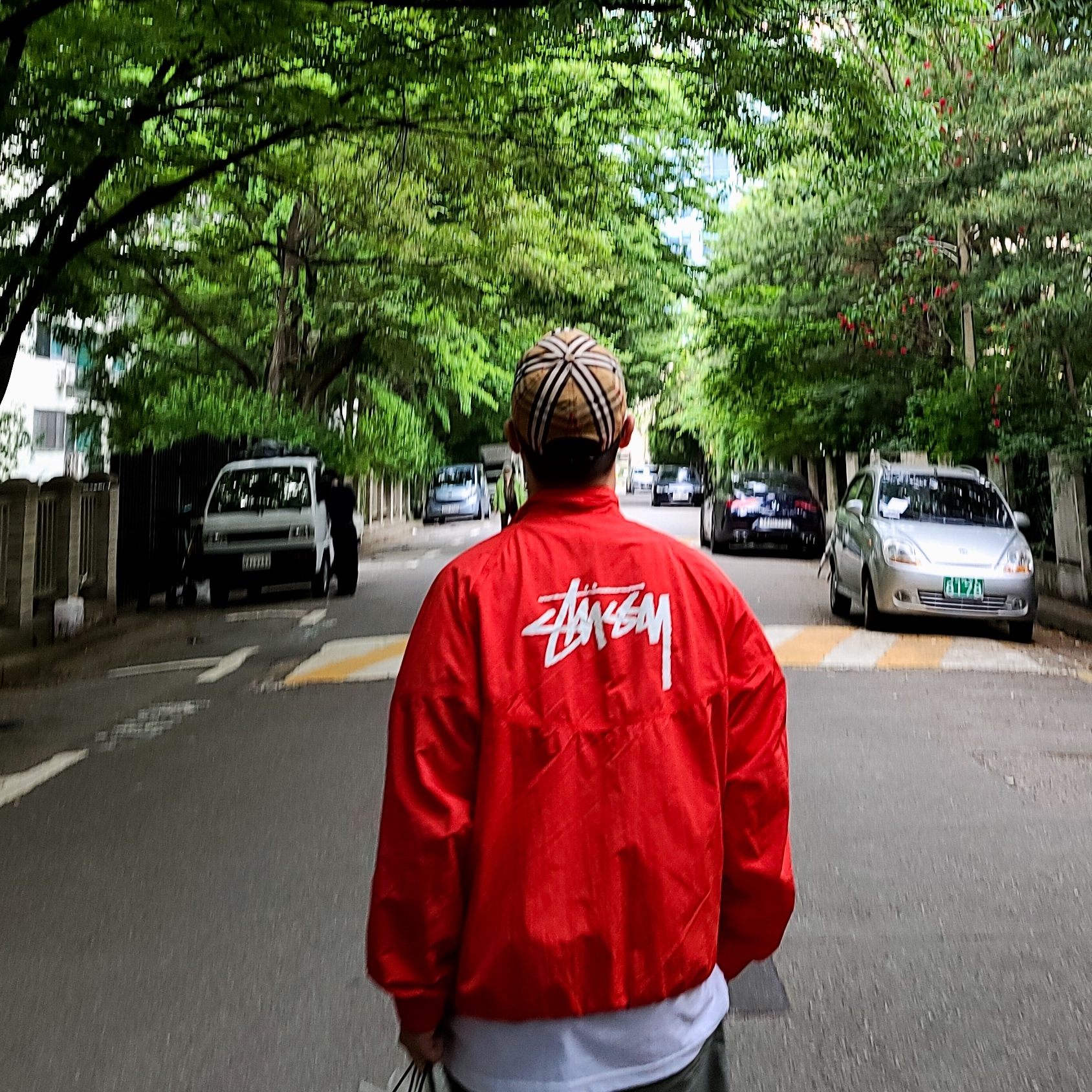 Nike x Stussy Windrunner Jacket Habanero Red 착용 스타일
