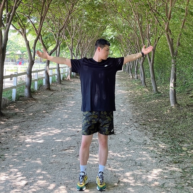 Nike x Sacai VaporWaffle Tour Yellow & Gorge Green Sail 착용 스타일 - 2