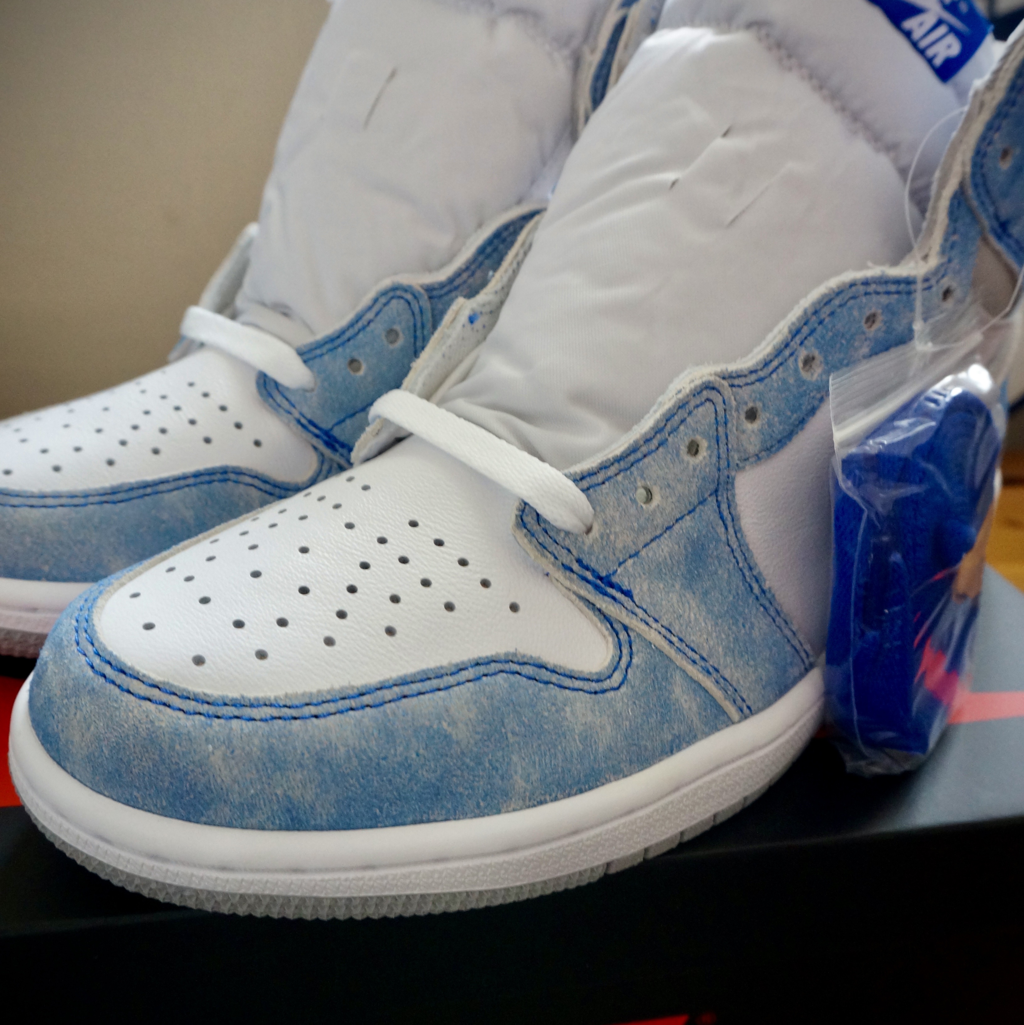 Jordan 1 Retro High OG Hyper Royal 착용 스타일 - 3