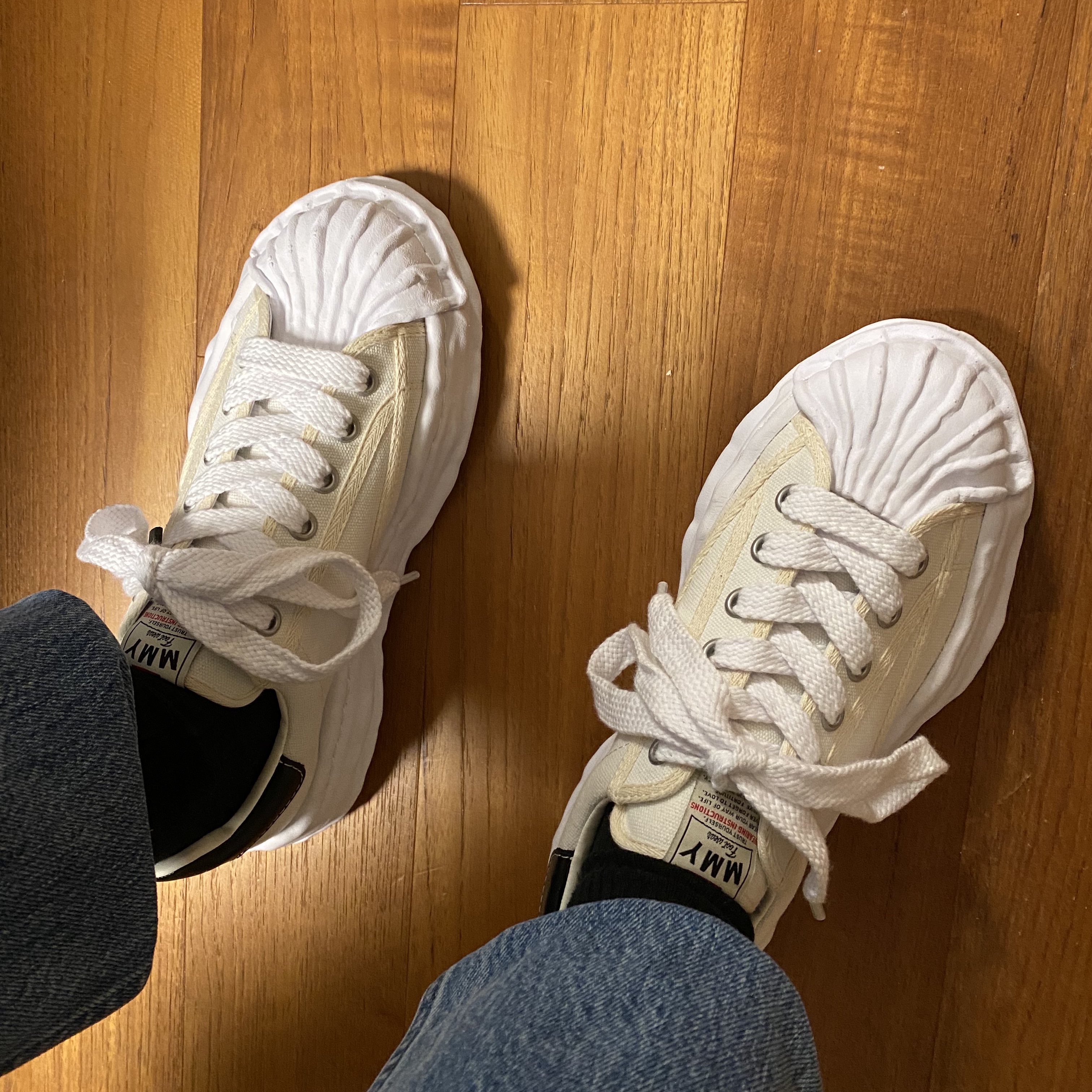 Maison Mihara Yasuhiro Blakey OG Sole Canvas Low-top Sneakers White 착용 스타일