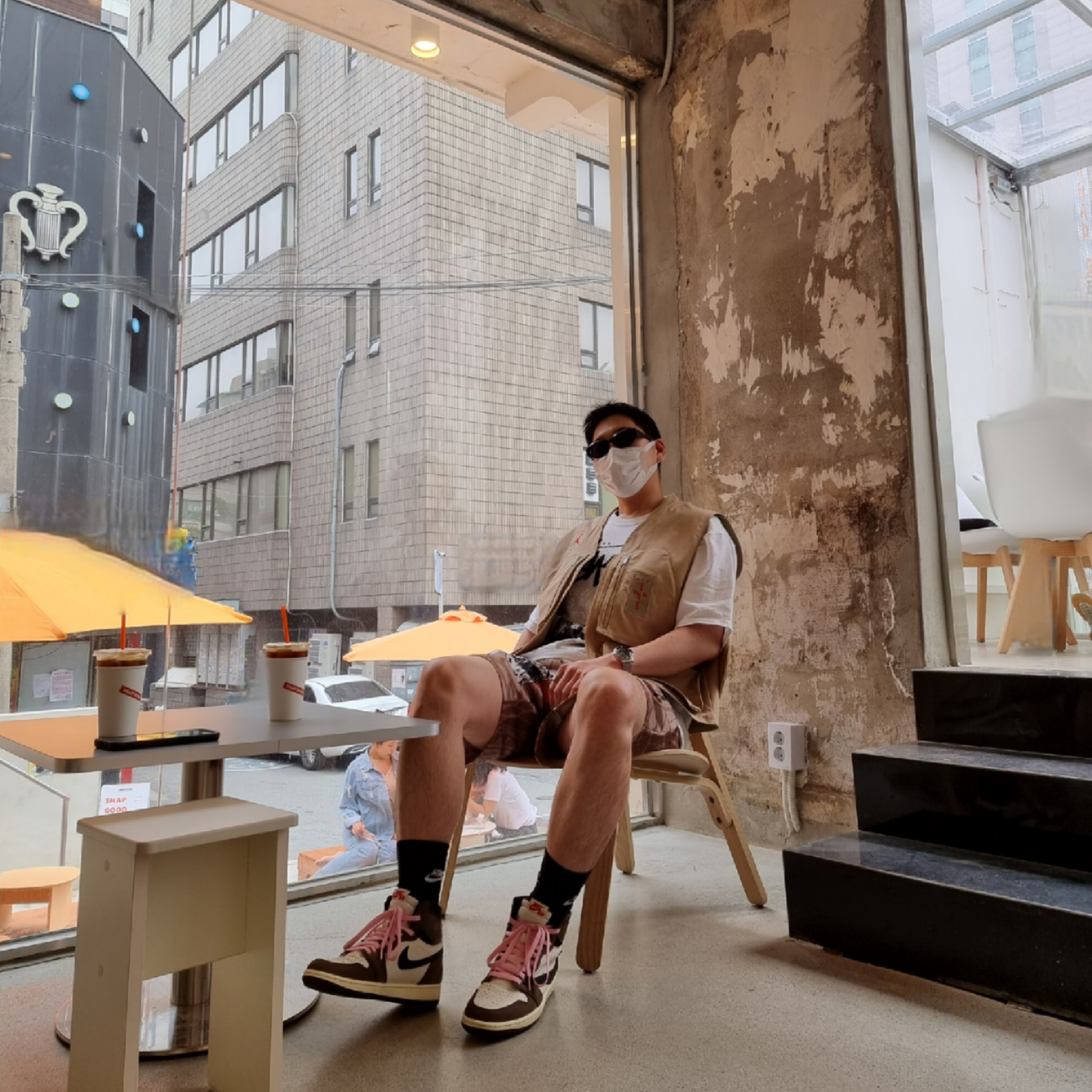 Jordan 1 x Travis Scott Retro High OG SP Mocha, Jordan x Travis Scott Pool Shorts - Asia 착용 스타일 - 1